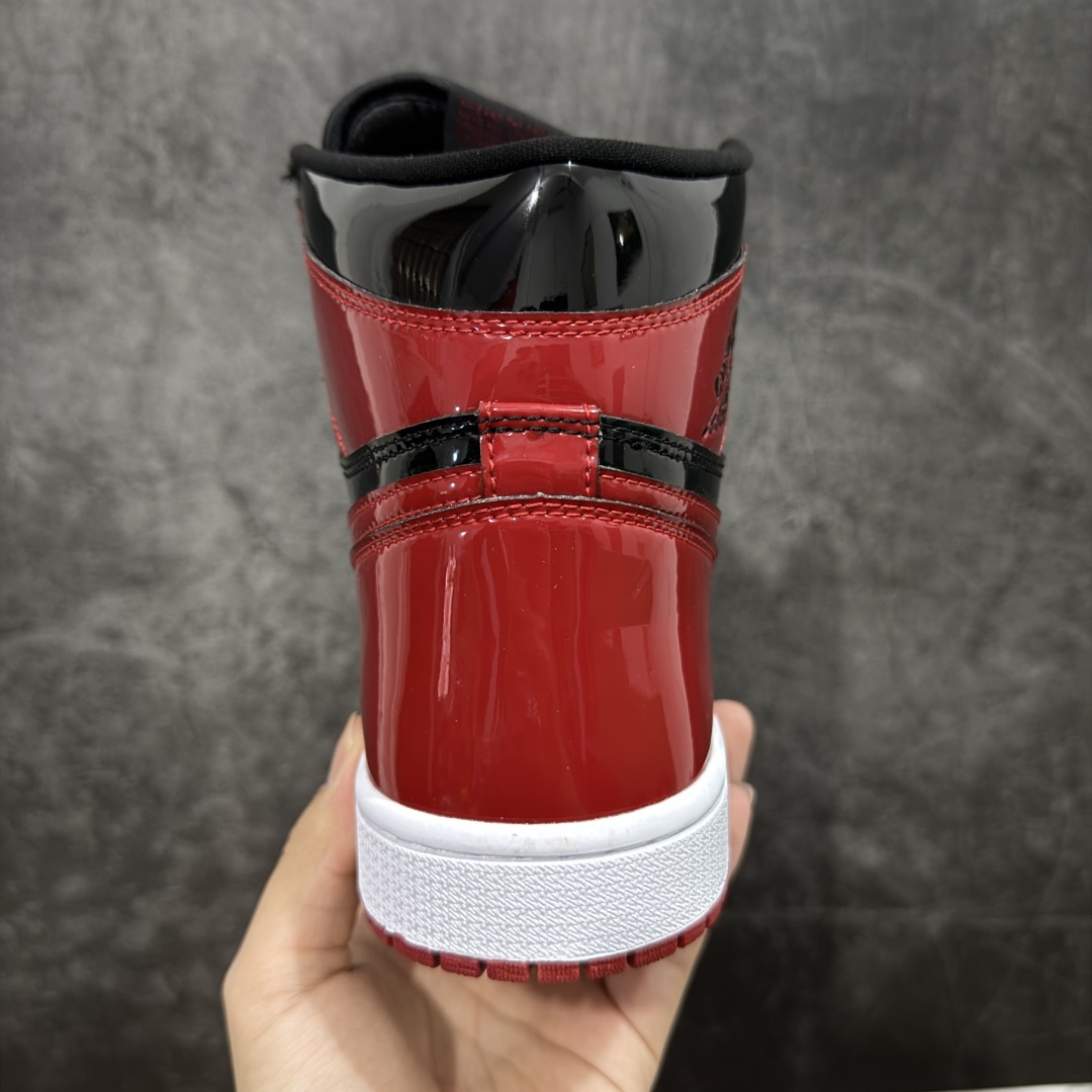图片[4]-【清远TS版】Nike Air Jordan aj1 Retro High OG 漆皮禁穿黑红 百搭休闲文化运动篮球鞋 口碑AJ大厂出品 全系列原楦原纸板开发 原厂头层皮料加持 原厂定型后跟完美效果 裁片超高清洁度 针车 细节到位 性价比十足💪🏻 货号：555088-063 尺码：36-48.5（半）-选品中心