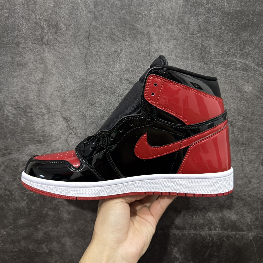 图片[2]-【清远TS版】Nike Air Jordan aj1 Retro High OG 漆皮禁穿黑红 百搭休闲文化运动篮球鞋 口碑AJ大厂出品 全系列原楦原纸板开发 原厂头层皮料加持 原厂定型后跟完美效果 裁片超高清洁度 针车 细节到位 性价比十足💪🏻 货号：555088-063 尺码：36-48.5（半）-选品中心