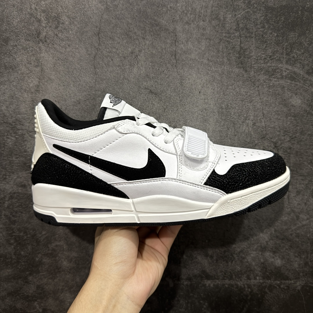 【黑金版本】Air Jordan Legacy AJ312 Low 低帮复古篮球鞋 黑白爆裂纹 FQ7827-110 市场独一档产物 全套原纸板楦头开发 原厂大底磨具加持立体防滑纹理 原档数据后跟TPU子母扣魔术贴 原装可视Air Sole气垫 原汁原味最完美的312代版型 唯一正确鞋头趴度弧度高度鞋身腰线 进口港宝加持 后跟自然饱满 全鞋荧光划线卡点 追求极致完美 每一双都是工艺品 多重QC质检 超越公司货的品控标准 实实在在的免检产品 鞋身采用了皮革材质打造 横跨鞋面的魔术贴十分吸睛 侧面的Swoosh Logo的一部分被鞋面遮挡了一部分 颇具玩味 魔术贴上标有NK标识 而鞋舌上是Jordan的经典红色飞翼Logo 后跟和鞋底均采用了AJ3的设计 后跟上同样也使用了经典的爆裂纹图案 尺码：36-47.5-选品中心