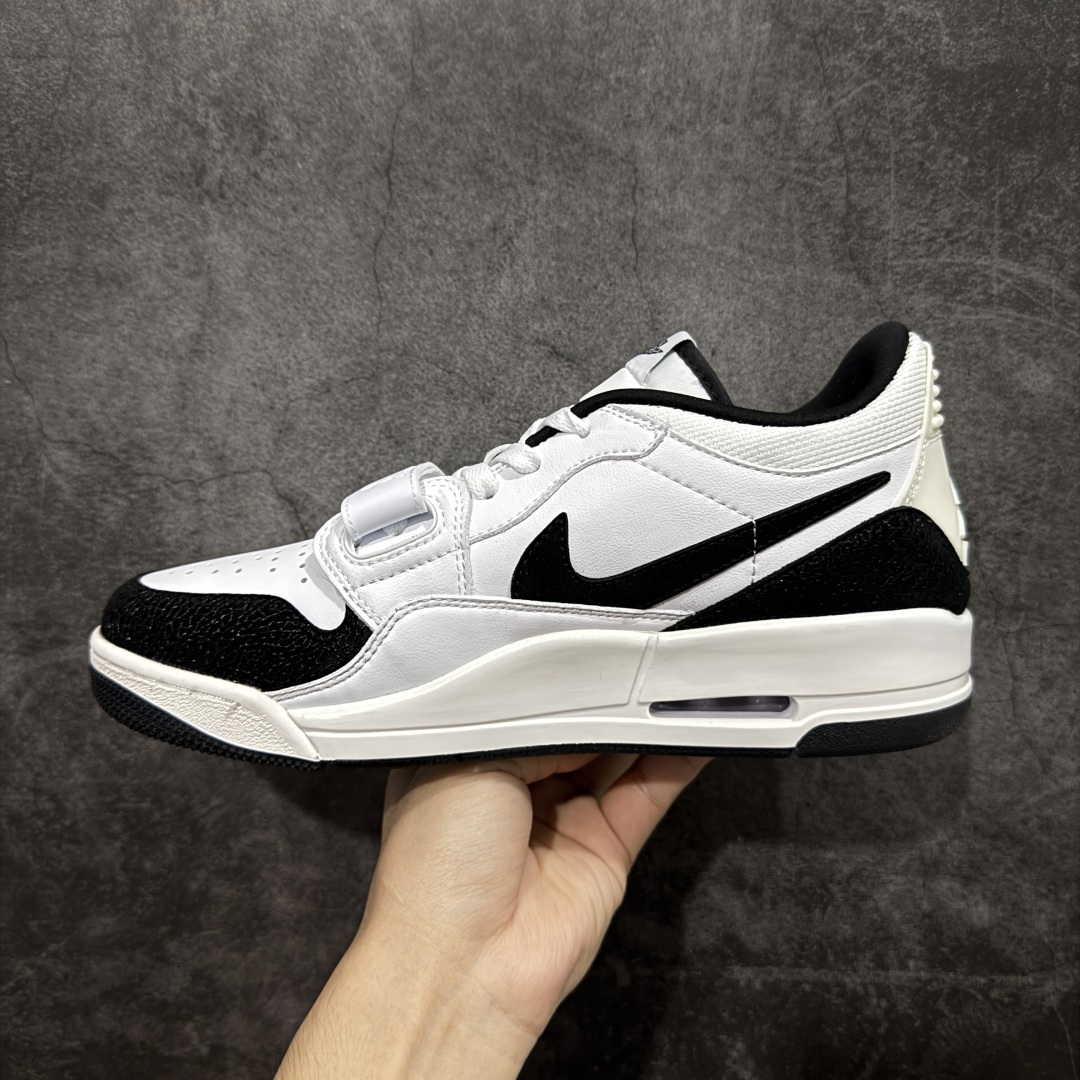 图片[2]-【黑金版本】Air Jordan Legacy AJ312 Low 低帮复古篮球鞋 黑白爆裂纹 FQ7827-110 市场独一档产物 全套原纸板楦头开发 原厂大底磨具加持立体防滑纹理 原档数据后跟TPU子母扣魔术贴 原装可视Air Sole气垫 原汁原味最完美的312代版型 唯一正确鞋头趴度弧度高度鞋身腰线 进口港宝加持 后跟自然饱满 全鞋荧光划线卡点 追求极致完美 每一双都是工艺品 多重QC质检 超越公司货的品控标准 实实在在的免检产品 鞋身采用了皮革材质打造 横跨鞋面的魔术贴十分吸睛 侧面的Swoosh Logo的一部分被鞋面遮挡了一部分 颇具玩味 魔术贴上标有NK标识 而鞋舌上是Jordan的经典红色飞翼Logo 后跟和鞋底均采用了AJ3的设计 后跟上同样也使用了经典的爆裂纹图案 尺码：36-47.5-选品中心