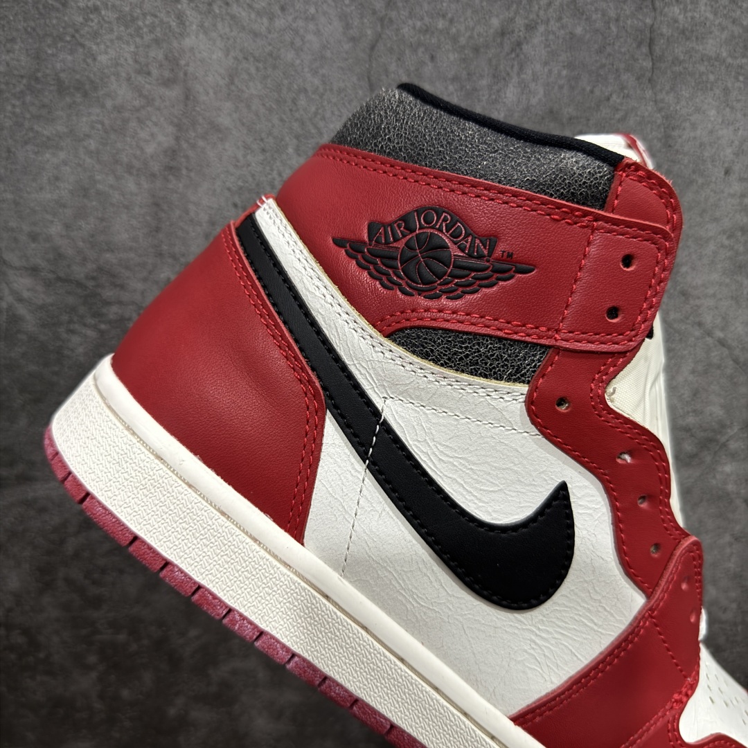图片[7]-【原厂版】Air Jordan 1 High OG 复古做旧芝加哥 DZ5485-612 全新批次 高端零售特供 产品品控稳定性领先行业 各方面细节材料对比原版 SZ原厂全套原楦原纸板冲刀磨具开发 原厂皮料加持 原厂港宝加持定型后跟R度完美 同源原厂电绣 飞翼针数密度立体效果一致 百分百一致原鞋 原厂拉帮工艺 针距密度一致 后跟弧度收口自然不对折 极致一眼正品既视感 进口玻璃冲刀皮料裁剪零毛边 全鞋电脑针车工艺 品控清洁度最高QC检验标准 免检产品 原厂订购鞋盒、鞋标、防尘纸、鞋撑、鞋带 追求极致的原厂味道 尺码：40 40.5 41 42 42.5 43 44 44.5 45 46 47.5 48.5-选品中心