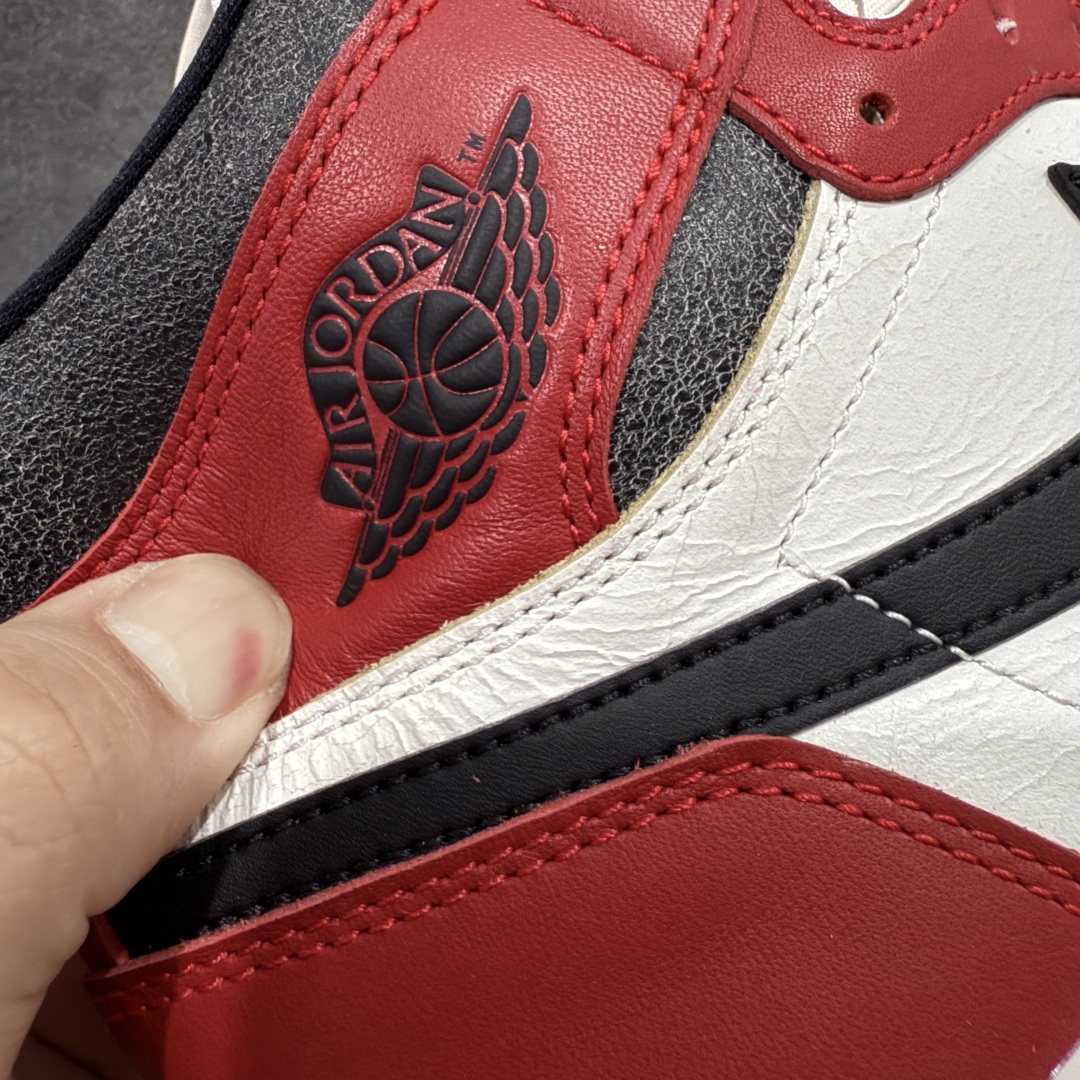 图片[3]-【原厂版】Air Jordan 1 High OG 复古做旧芝加哥 DZ5485-612 全新批次 高端零售特供 产品品控稳定性领先行业 各方面细节材料对比原版 SZ原厂全套原楦原纸板冲刀磨具开发 原厂皮料加持 原厂港宝加持定型后跟R度完美 同源原厂电绣 飞翼针数密度立体效果一致 百分百一致原鞋 原厂拉帮工艺 针距密度一致 后跟弧度收口自然不对折 极致一眼正品既视感 进口玻璃冲刀皮料裁剪零毛边 全鞋电脑针车工艺 品控清洁度最高QC检验标准 免检产品 原厂订购鞋盒、鞋标、防尘纸、鞋撑、鞋带 追求极致的原厂味道 尺码：40 40.5 41 42 42.5 43 44 44.5 45 46 47.5 48.5-选品中心