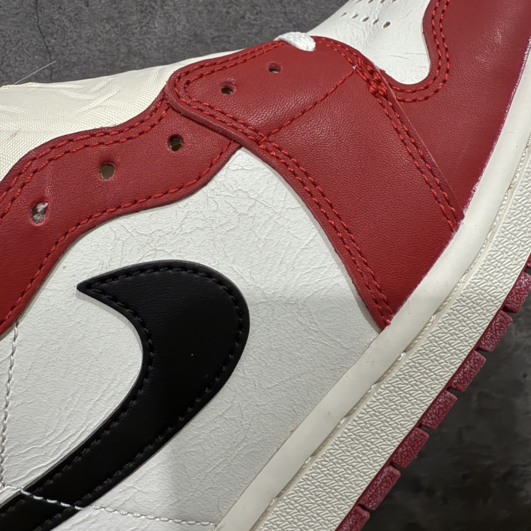 图片[4]-【原厂版】Air Jordan 1 High OG 复古做旧芝加哥 DZ5485-612 全新批次 高端零售特供 产品品控稳定性领先行业 各方面细节材料对比原版 SZ原厂全套原楦原纸板冲刀磨具开发 原厂皮料加持 原厂港宝加持定型后跟R度完美 同源原厂电绣 飞翼针数密度立体效果一致 百分百一致原鞋 原厂拉帮工艺 针距密度一致 后跟弧度收口自然不对折 极致一眼正品既视感 进口玻璃冲刀皮料裁剪零毛边 全鞋电脑针车工艺 品控清洁度最高QC检验标准 免检产品 原厂订购鞋盒、鞋标、防尘纸、鞋撑、鞋带 追求极致的原厂味道 尺码：40 40.5 41 42 42.5 43 44 44.5 45 46 47.5 48.5-选品中心
