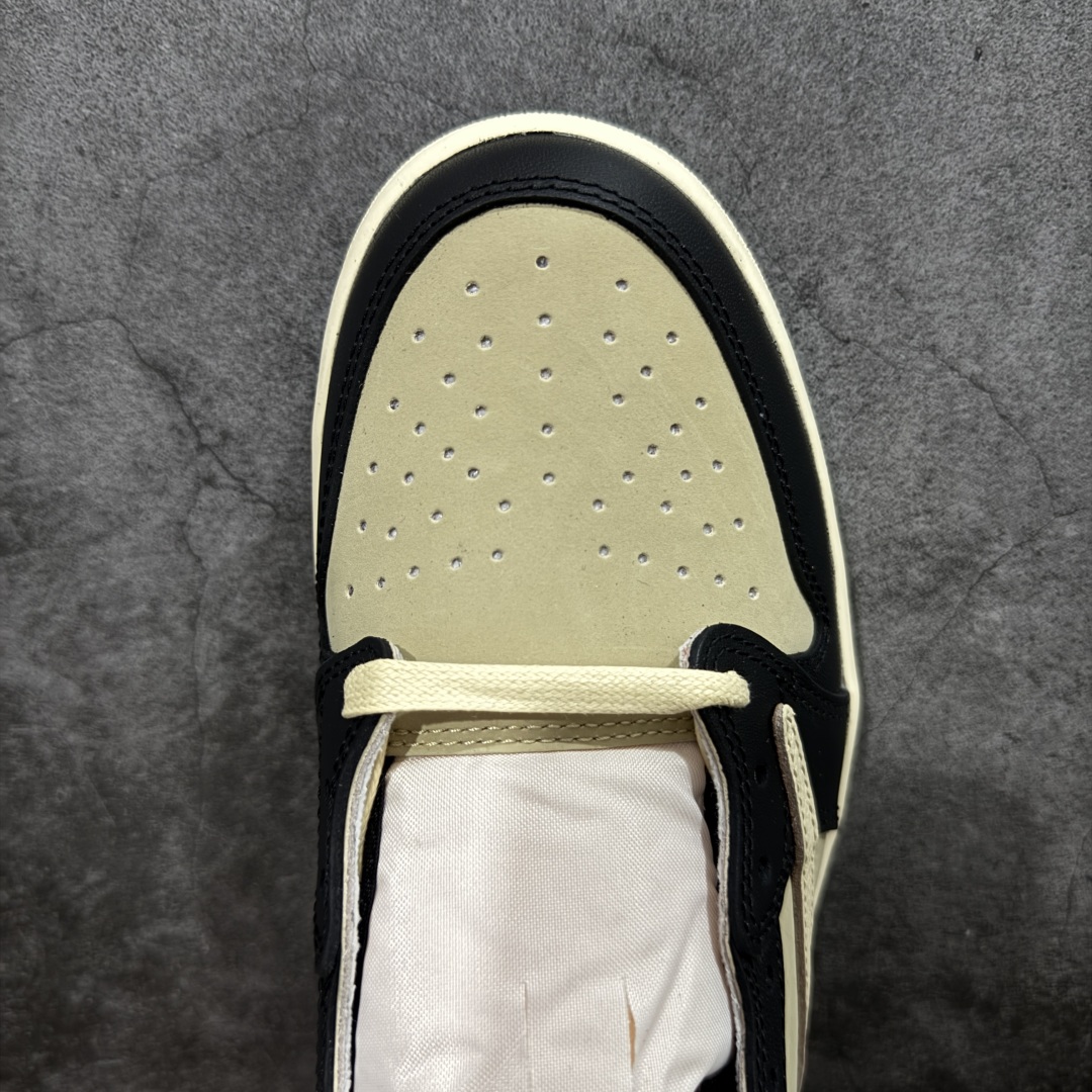 图片[5]-【原厂版】Air Jordan 1 x Travis Scott AJ1 x TS联名黑棕倒钩低帮 DM7866-201 超级强悍品质 可对比市场各大纯原版本 专业aj大厂出品 对细节的把控毋庸置疑 材料也是用最接近原鞋的头层皮料 所有地方都没有做到减配 原厂鞋楦打造完美鞋型 整体鞋型以及后跟做的弧度做的非常好 鞋带为原厂打蜡鞋带 粗细程度同步原鞋 裁片清洁度到位 无明显瑕疵毛边 免修产品 正确针车 该重针 该有尖角的地方都有做到 鞋价格非常香 转手可闭眼卖高价 到手各位就知道货有多好 绝对秒杀一切同价格货品 尺码：36-47.5-选品中心