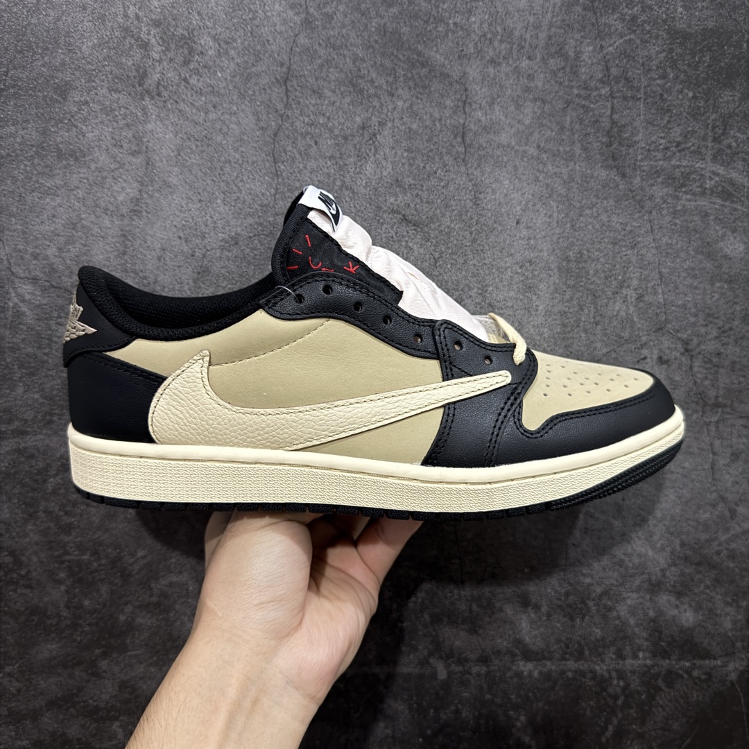 【原厂版】Air Jordan 1 x Travis Scott AJ1 x TS联名黑棕倒钩低帮 DM7866-201 超级强悍品质 可对比市场各大纯原版本 专业aj大厂出品 对细节的把控毋庸置疑 材料也是用最接近原鞋的头层皮料 所有地方都没有做到减配 原厂鞋楦打造完美鞋型 整体鞋型以及后跟做的弧度做的非常好 鞋带为原厂打蜡鞋带 粗细程度同步原鞋 裁片清洁度到位 无明显瑕疵毛边 免修产品 正确针车 该重针 该有尖角的地方都有做到 鞋价格非常香 转手可闭眼卖高价 到手各位就知道货有多好 绝对秒杀一切同价格货品 尺码：36-47.5-选品中心