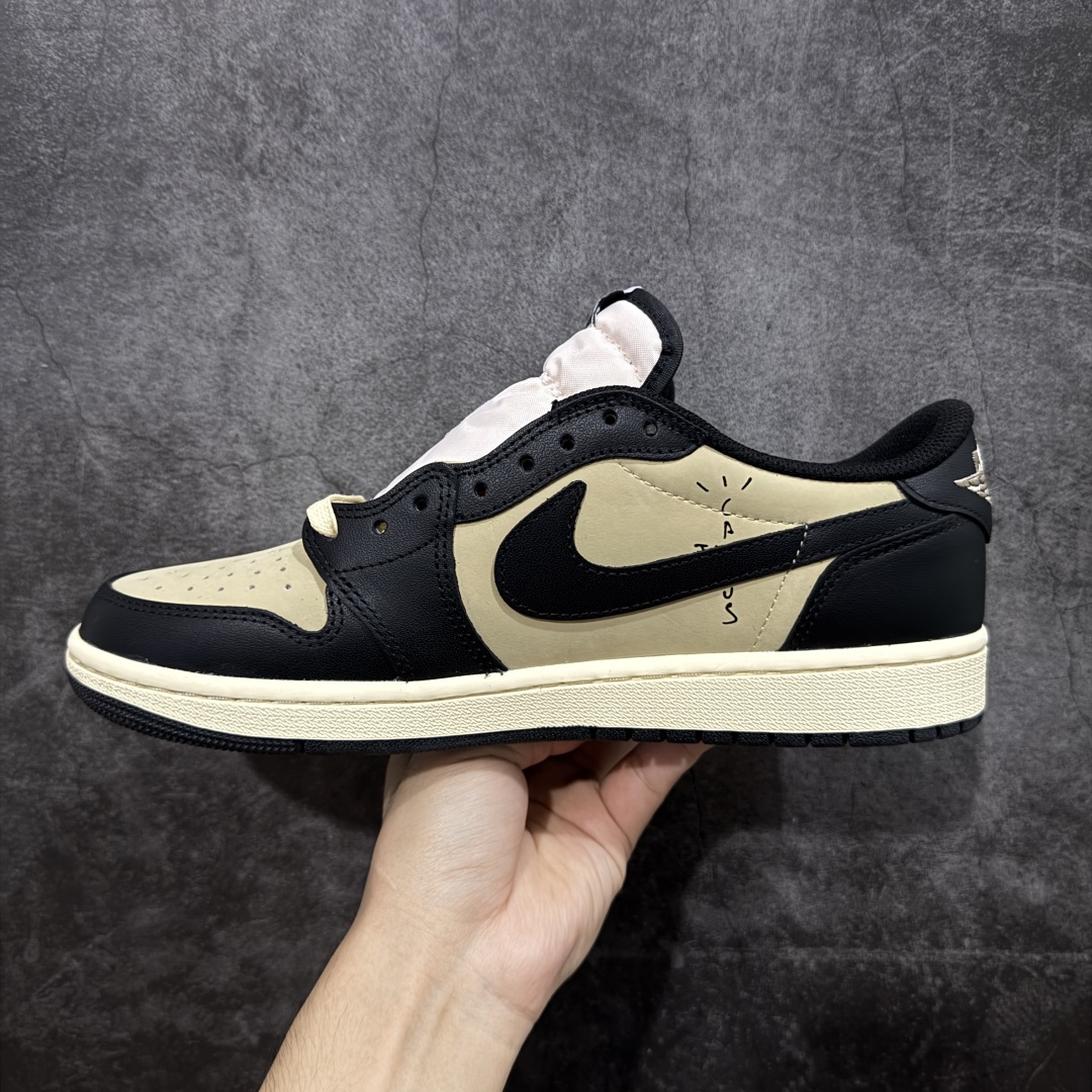 图片[2]-【原厂版】Air Jordan 1 x Travis Scott AJ1 x TS联名黑棕倒钩低帮 DM7866-201 超级强悍品质 可对比市场各大纯原版本 专业aj大厂出品 对细节的把控毋庸置疑 材料也是用最接近原鞋的头层皮料 所有地方都没有做到减配 原厂鞋楦打造完美鞋型 整体鞋型以及后跟做的弧度做的非常好 鞋带为原厂打蜡鞋带 粗细程度同步原鞋 裁片清洁度到位 无明显瑕疵毛边 免修产品 正确针车 该重针 该有尖角的地方都有做到 鞋价格非常香 转手可闭眼卖高价 到手各位就知道货有多好 绝对秒杀一切同价格货品 尺码：36-47.5-选品中心