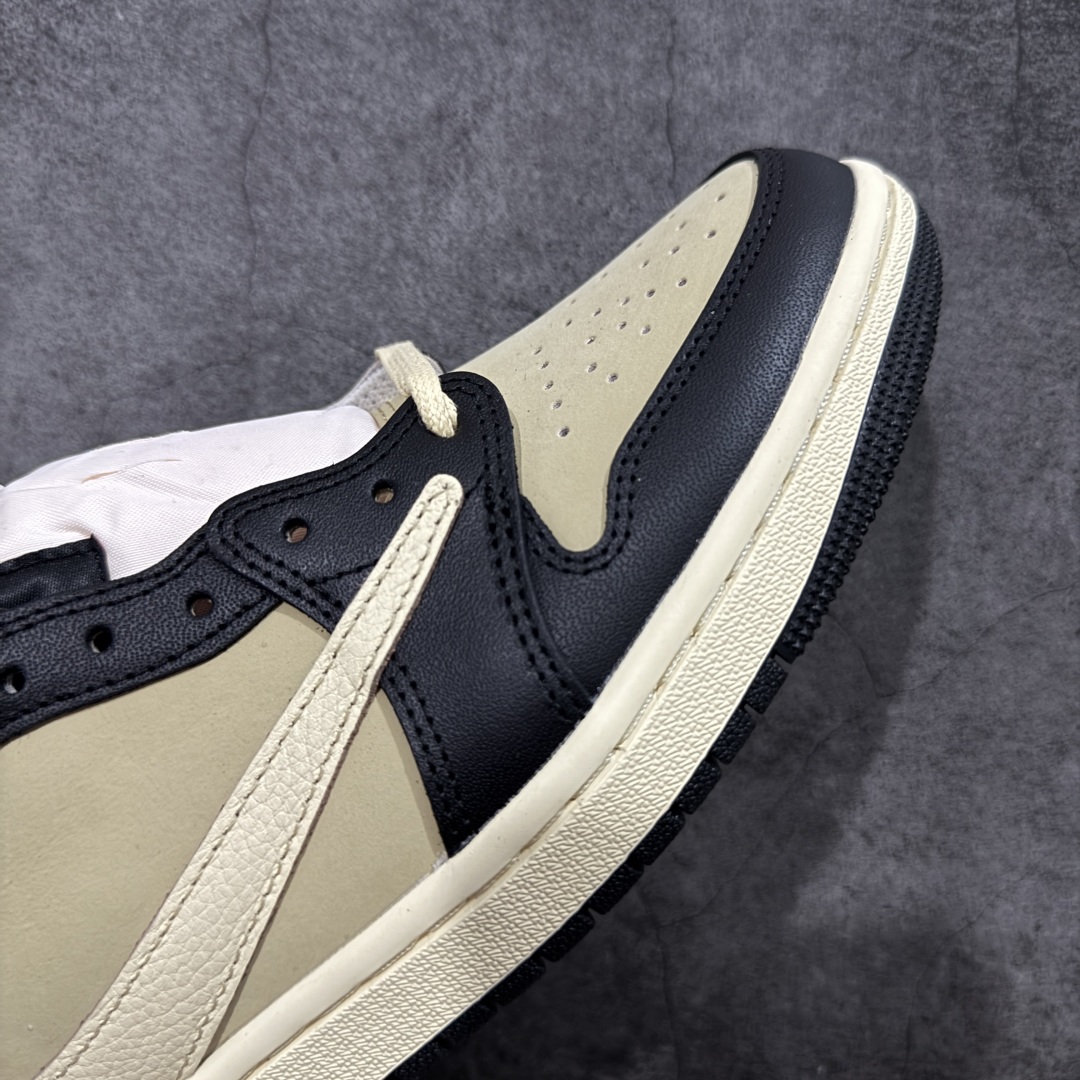 图片[6]-【原厂版】Air Jordan 1 x Travis Scott AJ1 x TS联名黑棕倒钩低帮 DM7866-201 超级强悍品质 可对比市场各大纯原版本 专业aj大厂出品 对细节的把控毋庸置疑 材料也是用最接近原鞋的头层皮料 所有地方都没有做到减配 原厂鞋楦打造完美鞋型 整体鞋型以及后跟做的弧度做的非常好 鞋带为原厂打蜡鞋带 粗细程度同步原鞋 裁片清洁度到位 无明显瑕疵毛边 免修产品 正确针车 该重针 该有尖角的地方都有做到 鞋价格非常香 转手可闭眼卖高价 到手各位就知道货有多好 绝对秒杀一切同价格货品 尺码：36-47.5-选品中心