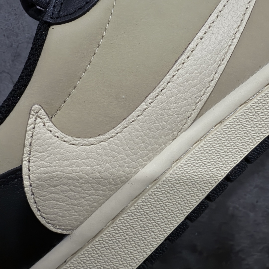 图片[3]-【原厂版】Air Jordan 1 x Travis Scott AJ1 x TS联名黑棕倒钩低帮 DM7866-201 超级强悍品质 可对比市场各大纯原版本 专业aj大厂出品 对细节的把控毋庸置疑 材料也是用最接近原鞋的头层皮料 所有地方都没有做到减配 原厂鞋楦打造完美鞋型 整体鞋型以及后跟做的弧度做的非常好 鞋带为原厂打蜡鞋带 粗细程度同步原鞋 裁片清洁度到位 无明显瑕疵毛边 免修产品 正确针车 该重针 该有尖角的地方都有做到 鞋价格非常香 转手可闭眼卖高价 到手各位就知道货有多好 绝对秒杀一切同价格货品 尺码：36-47.5-选品中心