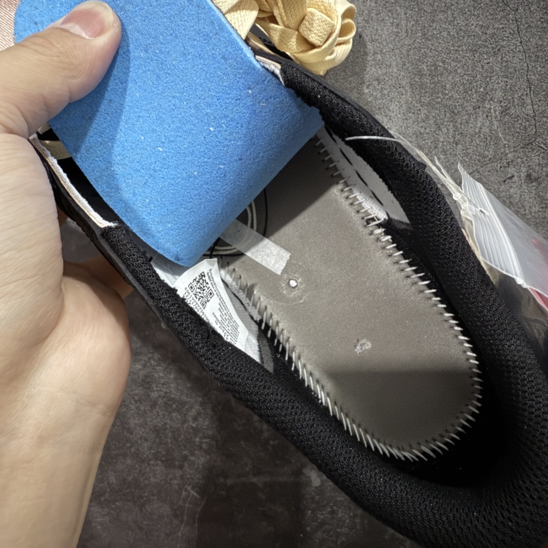 图片[8]-【原厂版】Air Jordan 1 x Travis Scott AJ1 x TS联名黑棕倒钩低帮 DM7866-201 超级强悍品质 可对比市场各大纯原版本 专业aj大厂出品 对细节的把控毋庸置疑 材料也是用最接近原鞋的头层皮料 所有地方都没有做到减配 原厂鞋楦打造完美鞋型 整体鞋型以及后跟做的弧度做的非常好 鞋带为原厂打蜡鞋带 粗细程度同步原鞋 裁片清洁度到位 无明显瑕疵毛边 免修产品 正确针车 该重针 该有尖角的地方都有做到 鞋价格非常香 转手可闭眼卖高价 到手各位就知道货有多好 绝对秒杀一切同价格货品 尺码：36-47.5-选品中心