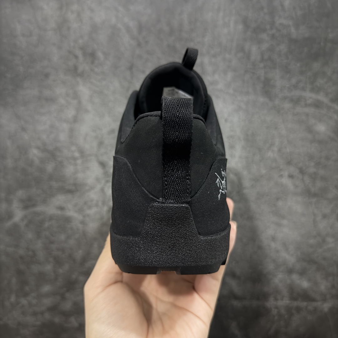 图片[4]-【莞产纯原】Arcteryx始祖鸟 Konseal Shoe 舒适 防滑耐磨透气支撑抓地 登山鞋 黑色 全鞋采用头层麂皮 耐磨防滑黄金V底 莞产高品质 区别市场通货 代购指定版本 原数据开发 不掉标 正确高频字体 鸟爪细节完美 区别市场公版货 错误字体货 中底带钢印上脚舒适轻便无负重感 四季百搭 始祖鸟 KONSEAL 轻量户外鞋，这双鞋，不仅仅可以穿着逛街上班，更可以穿着徒步旅游甚至攀岩！说实话，没多少人真的会去攀岩，经我们试穿，这双鞋，日常穿也是非常舒服轻便！搭配日常的衣服完全不违和！结构中底TPU底盘，保护双脚。配置3D模具保护双脚+一体化系带系统，鞋面防撕裂网布、TPU保护膜和牛巴革合成面料，喜欢放心入！这种类型的鞋子咱们家超难得遇到一次，喜欢一定不要错过 尺码：39-45-选品中心