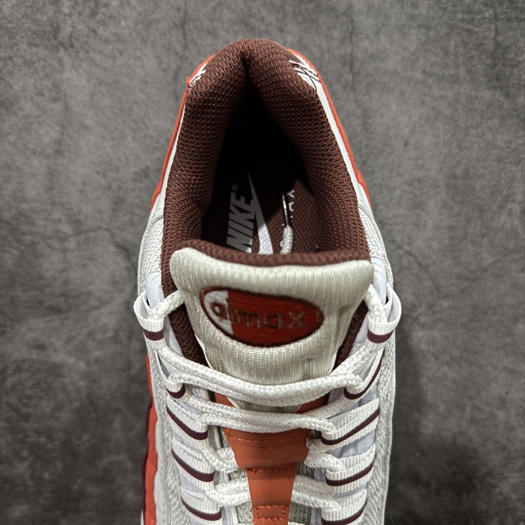 图片[8]-【PE版本】NK Air Max 95 OG 联名复古舒适气垫运动鞋 白红 DM0011-005 全部配色 原鞋开发生产 高度还原 一眼ZP既视感 男女鞋真标半码制 原楦原纸版数据开发 环保进口透气牛皮革材质 高弹EVA缓震中底组合开窗式Air气垫装置 外置防滑耐磨橡胶外底❗ 尺码： 40 40.5 41 42 42.5 43 44 44.5 45 46 47.5-选品中心