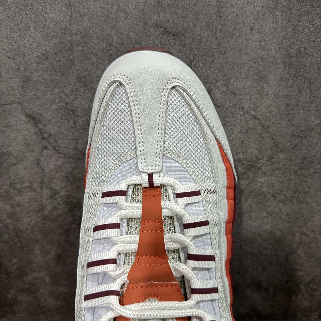 图片[5]-【PE版本】NK Air Max 95 OG 联名复古舒适气垫运动鞋 白红 DM0011-005 全部配色 原鞋开发生产 高度还原 一眼ZP既视感 男女鞋真标半码制 原楦原纸版数据开发 环保进口透气牛皮革材质 高弹EVA缓震中底组合开窗式Air气垫装置 外置防滑耐磨橡胶外底❗ 尺码： 40 40.5 41 42 42.5 43 44 44.5 45 46 47.5-选品中心