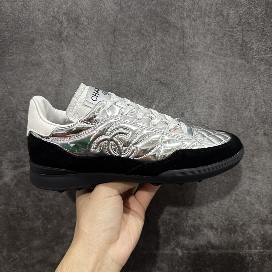 【莞产礼盒版本】Chanel 香奈儿最新菱格小球鞋 新款棒球鞋 莞产顶级纯原 官方最新花纹礼盒顶级包装官方同步 四季百搭 coco女孩必入 隐藏款网球鞋 秀气高级好看 非常舒适！ 鞋面原版定制胎牛油皮 牛反绒 原版进口透气绒布 小羊皮内里 原版开模碎钉钉橡胶 原厂TPU组合大底 尺码：35 36 37 38 39 40-选品中心