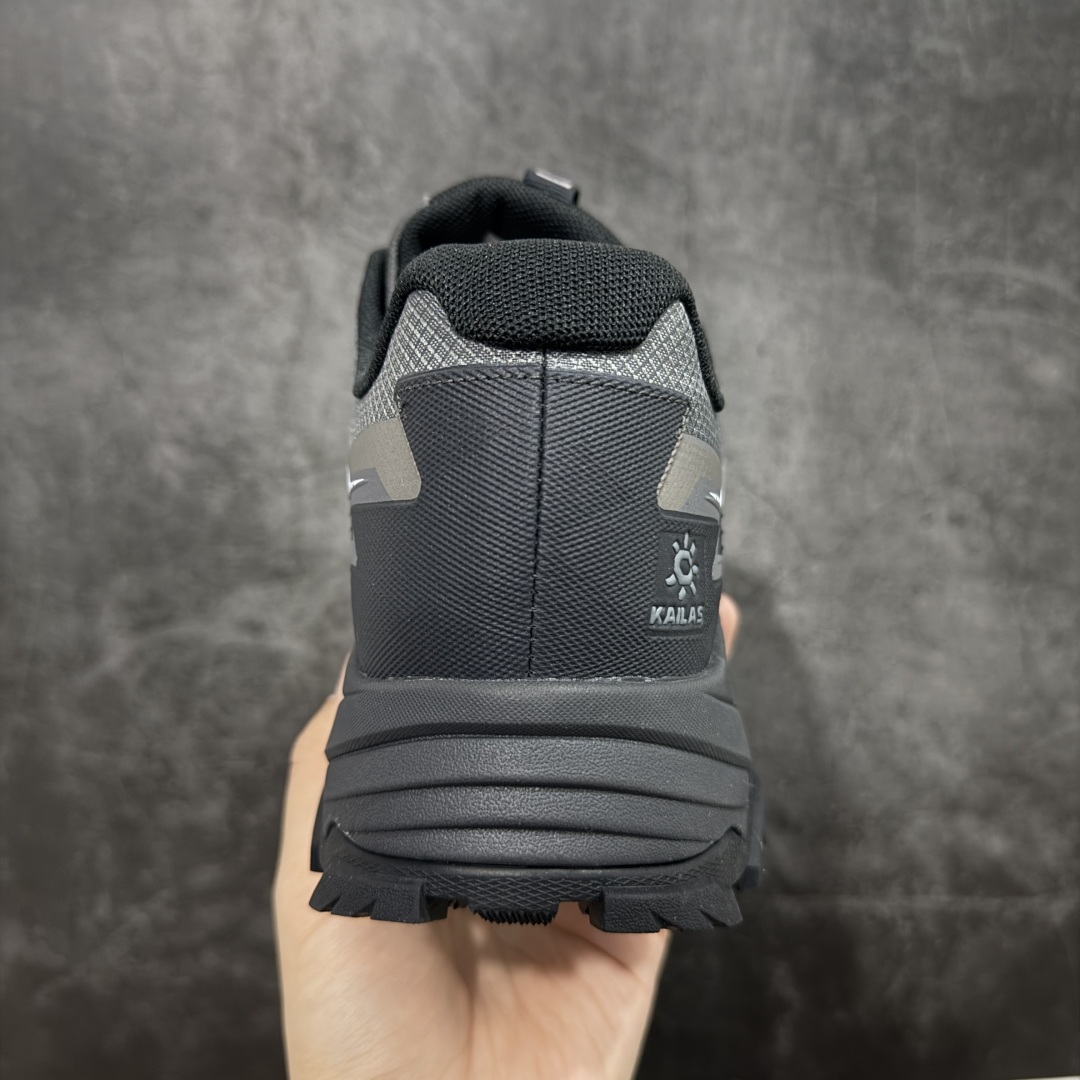 图片[4]-【GX纯原】凯乐石KAILAS 远征5 FLT 舒适简约经典登山 防滑耐磨防水 低帮 徒步鞋 市面唯一正确防泼水防水面料 正确防水内里布 真正做到内外防水 区别市场假防水 鞋面材质：运用耐磨防砂网布，能防止沙石进入鞋内，同时具备良好的透气性，可让脚部保持干爽。 \\t鞋底性能：搭载Vibram防滑耐磨大底，有出色的抓地力，仿鲨齿纹路设计，能应对各种复杂路面；鞋底还能提供良好的稳定性和支撑力，减少脚部疲劳。 \\t防水技术：采用FILTERTEC防水透气技术，防水指数高达8000mm H₂O，能有效防止雨水渗透，同时能保持脚面干爽。 \\t细节设计：鞋头采用橡胶防撞包边，保护脚趾免受伤害；鞋舌一体式设计，防止碎石泥沙进入；采用亚洲人脚型鞋楦设计，配合中腰包裹，提高舒适性。 适用场景：适合多日或单日轻装徒步，也可用于城市通勤，是一双兼顾户外与日常穿着的多功能鞋子。 尺码：40 41.5 42 42.5 43 44 44.5 45（女码第二轮出货）-选品中心