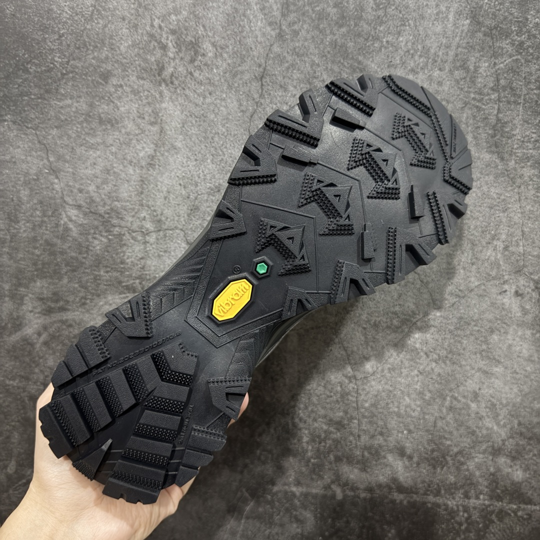 图片[9]-【GX纯原】凯乐石KAILAS 远征5 FLT 舒适简约经典登山 防滑耐磨防水 低帮 徒步鞋 市面唯一正确防泼水防水面料 正确防水内里布 真正做到内外防水 区别市场假防水 鞋面材质：运用耐磨防砂网布，能防止沙石进入鞋内，同时具备良好的透气性，可让脚部保持干爽。 \\t鞋底性能：搭载Vibram防滑耐磨大底，有出色的抓地力，仿鲨齿纹路设计，能应对各种复杂路面；鞋底还能提供良好的稳定性和支撑力，减少脚部疲劳。 \\t防水技术：采用FILTERTEC防水透气技术，防水指数高达8000mm H₂O，能有效防止雨水渗透，同时能保持脚面干爽。 \\t细节设计：鞋头采用橡胶防撞包边，保护脚趾免受伤害；鞋舌一体式设计，防止碎石泥沙进入；采用亚洲人脚型鞋楦设计，配合中腰包裹，提高舒适性。 适用场景：适合多日或单日轻装徒步，也可用于城市通勤，是一双兼顾户外与日常穿着的多功能鞋子。 尺码：40 41.5 42 42.5 43 44 44.5 45（女码第二轮出货）-选品中心