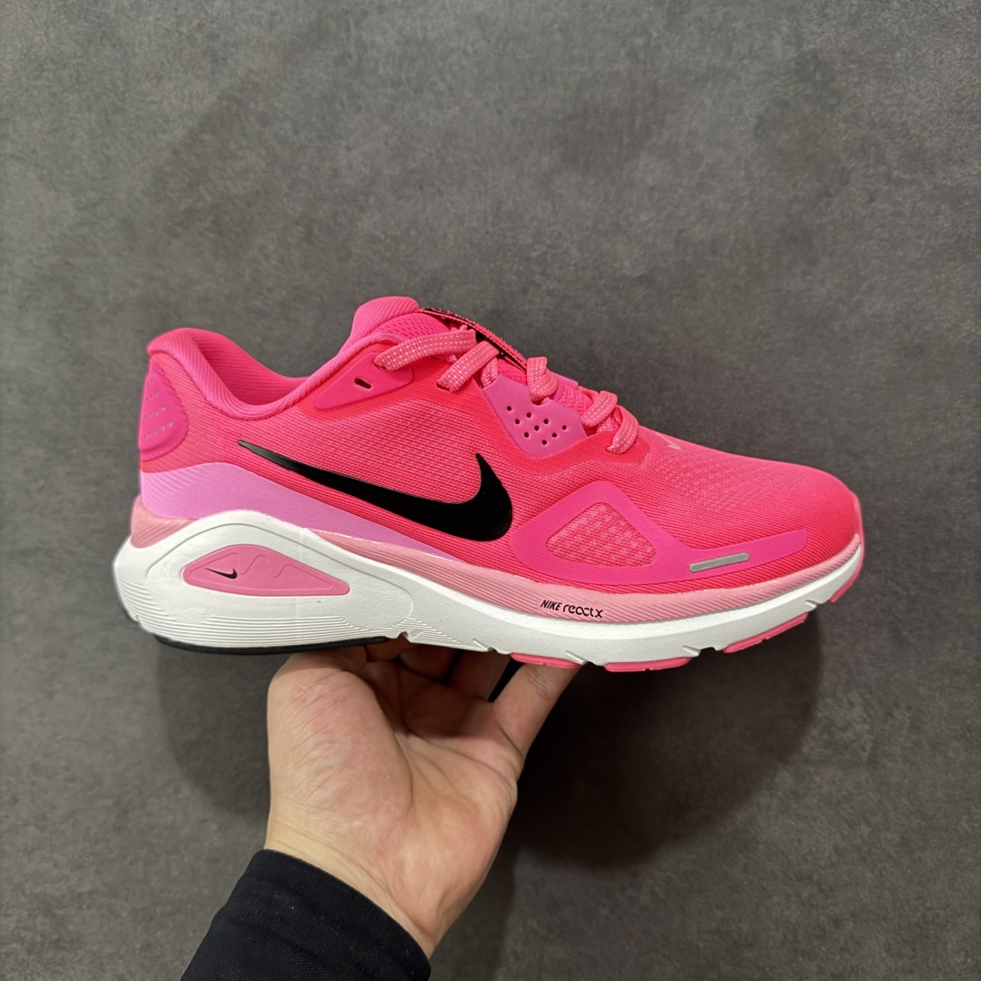 【公司级】Nike Air Zoom Structure 26轻量跑鞋 鞋面采用透气工程网眼材质制作，鞋身整体轻盈舒适透气,鞋子颜色以玫红色为主色调！耐克Logo以黑色搭配，整体颜色非常协调，简约风格，让日穿的穿搭更时尚。前掌搭载Air Zoom气垫，中底采用泡棉减震科技 货号：HJ1101-601 尺码：36 36.5 37.5 38 38.5 39 40 40.5 41 42 42.5 43 44 45 编码：YBB220230-选品中心