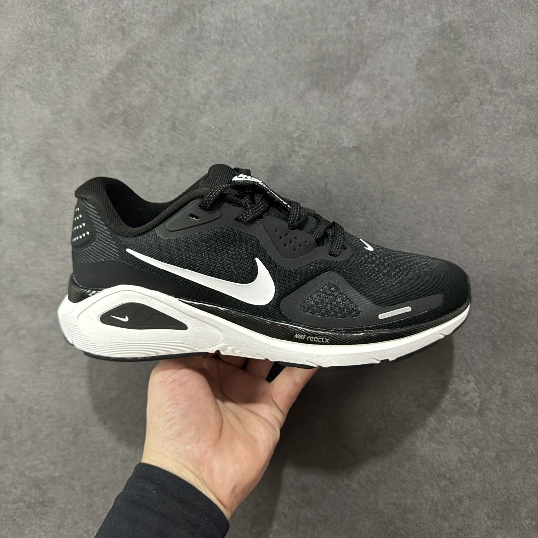 【公司级】Nike Air Zoom Structure 26轻量跑鞋 鞋面采用透气工程网眼材质制作，鞋身整体轻盈舒适透气,鞋子颜色以玫红色为主色调！耐克Logo以黑色搭配，整体颜色非常协调，简约风格，让日穿的穿搭更时尚。前掌搭载Air Zoom气垫，中底采用泡棉减震科技 货号：HJ1101-002 尺码：36 36.5 37.5 38 38.5 39 40 40.5 41 42 42.5 43 44 45 编码：YBB220230-选品中心