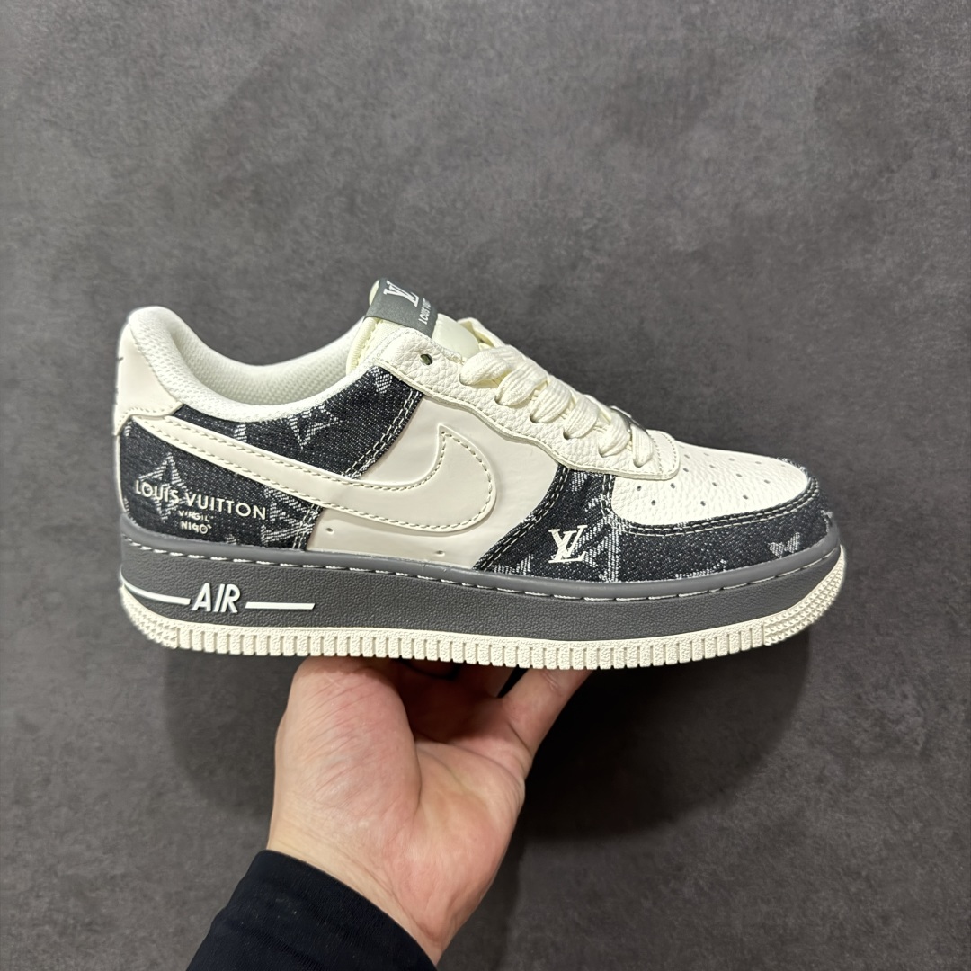 【定制版】NIke Air Force 107 Low “LV联名——米黑牛仔布”空军一号 低帮 运动鞋 休闲鞋 折边针车 工艺难度大 原楦头原纸板 原装鞋盒 定制五金配件 内置全掌气垫 原厂鞋底 货号:SM6668-110 尺码:36 36.5 37.5 38 38.5 39 40 40.5 41 42 42.5 43 44 44.5 45-选品中心