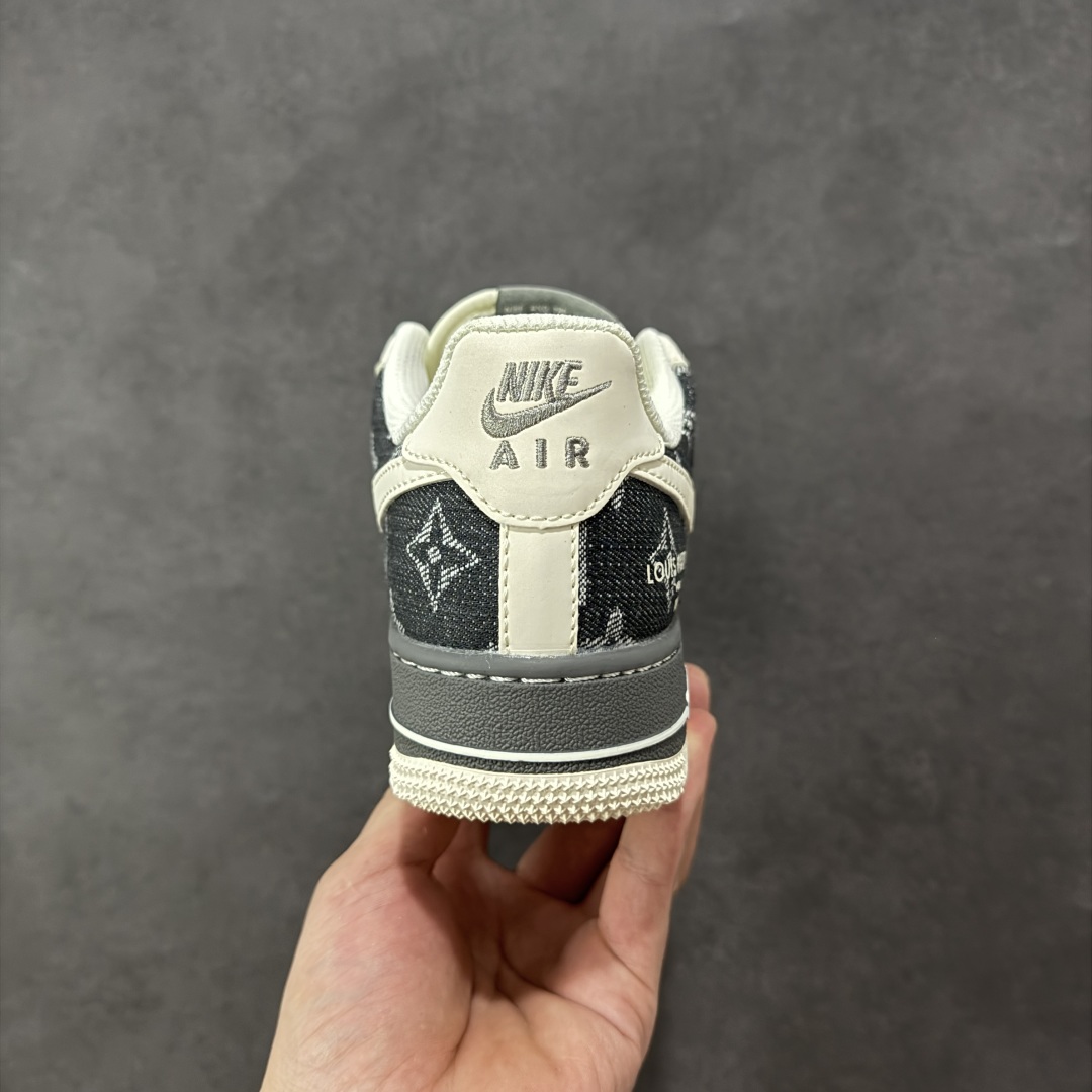 图片[4]-【定制版】NIke Air Force 107 Low “LV联名——米黑牛仔布”空军一号 低帮 运动鞋 休闲鞋 折边针车 工艺难度大 原楦头原纸板 原装鞋盒 定制五金配件 内置全掌气垫 原厂鞋底 货号：SM6668-110 尺码：36 36.5 37.5 38 38.5 39 40 40.5 41 42 42.5 43 44 44.5 45-选品中心