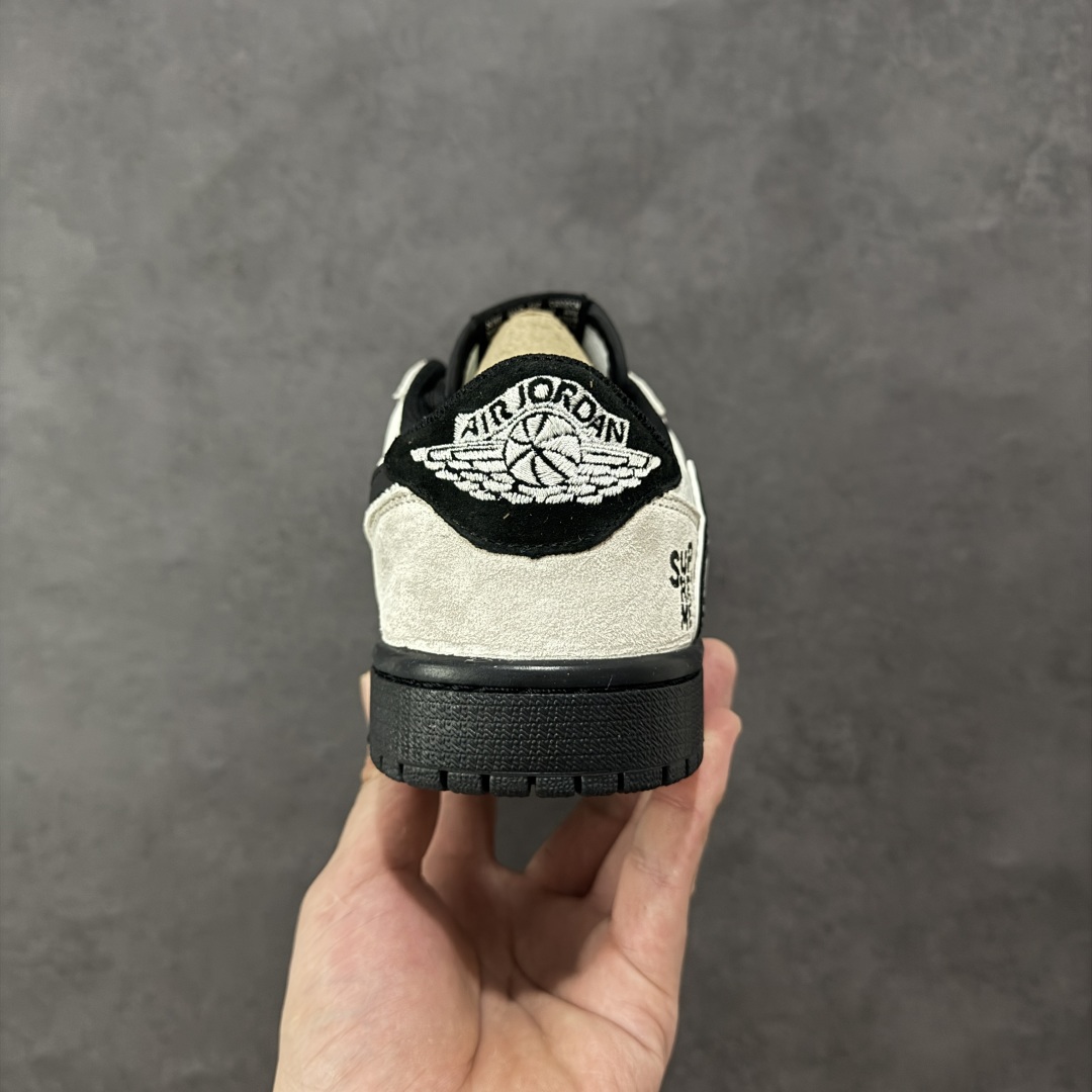 图片[4]-【定制版】Travis Scott x Fragment Design x Jordan Air Jordan 1 Low OG SP “Supreme联名——棕黑花勾” 多方联名合作融合了Travi翻毛蓝勾s Scott 独特的音乐风格，藤原浩个性的设计风格以及Jordan品牌的经典元素 使其成为一双具有独特身份和价值的鞋子 清新而立体的外观加上联名标识更突出了其独特身份 这种配色方案显示出活力和时尚感 在视觉上引人注目 鞋身的质感和细腻的细节处理使其显得高端而格调十足 这款“倒钩”联名是设计与创意完美结合 融合多方的个性风格是一款备受瞩目的潮流鞋款 低帮休闲板鞋 定制鞋盒 大厂纯原品质出货 超高清洁度 皮料切割干净无任何毛边 细节完美 货号：DZ5899-032 尺码：36 36.5 37.5 38 38.5 39 40 40.5 41 42 42.5 43 44 44.5 45 编码：HXSB330340-选品中心
