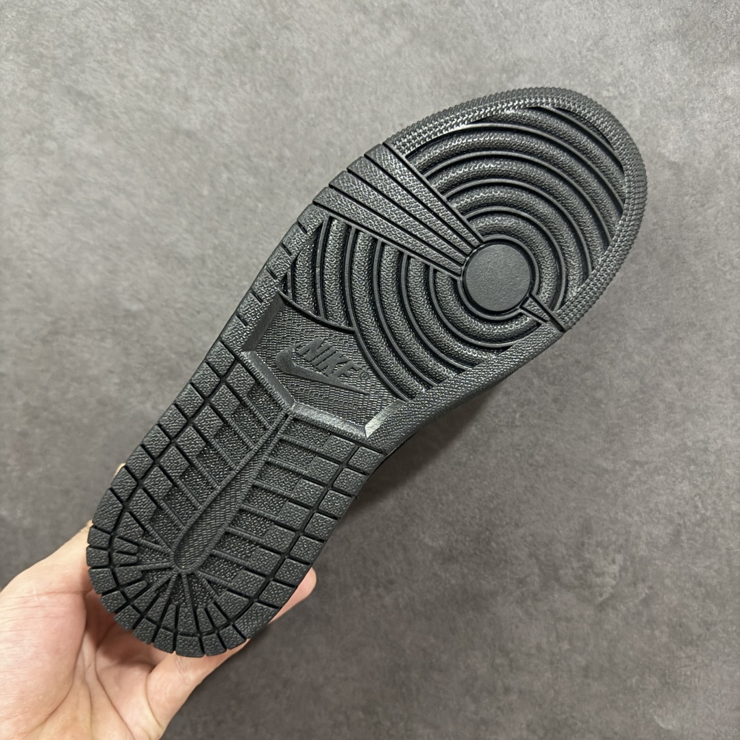 图片[9]-【定制版】Travis Scott x Fragment Design x Jordan Air Jordan 1 Low OG SP “Supreme联名——棕黑花勾” 多方联名合作融合了Travi翻毛蓝勾s Scott 独特的音乐风格，藤原浩个性的设计风格以及Jordan品牌的经典元素 使其成为一双具有独特身份和价值的鞋子 清新而立体的外观加上联名标识更突出了其独特身份 这种配色方案显示出活力和时尚感 在视觉上引人注目 鞋身的质感和细腻的细节处理使其显得高端而格调十足 这款“倒钩”联名是设计与创意完美结合 融合多方的个性风格是一款备受瞩目的潮流鞋款 低帮休闲板鞋 定制鞋盒 大厂纯原品质出货 超高清洁度 皮料切割干净无任何毛边 细节完美 货号：DZ5899-032 尺码：36 36.5 37.5 38 38.5 39 40 40.5 41 42 42.5 43 44 44.5 45 编码：HXSB330340-选品中心