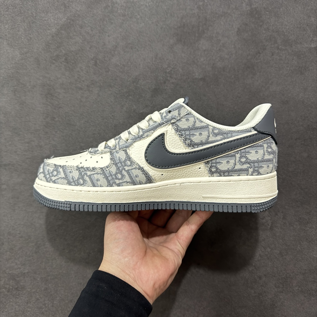 图片[2]-【公司级】Nike Air Force 1 \’07 Low “迪奥联名——花纹米灰红”空军一号 高端定制 低帮 运动鞋 休闲鞋 折边针车 工艺难度大 原楦头原纸板 原装鞋盒 定制五金配件 内置全掌气垫 原厂鞋底 货号：MZ9588-807 尺码：36 36.5 37.5 38 38.5 39 40 40.5 41 42 42.5 43 44 44.5 45 编码：HXSB310320-选品中心
