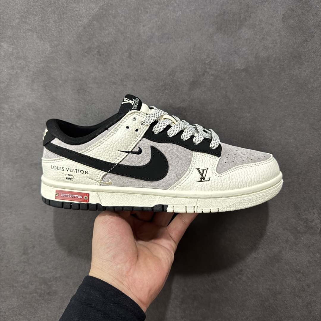 【定制版】Nike SB Dunk Low“LV联名——白灰黑” 高端定制 低帮休闲板鞋 定制鞋盒 Ortholite鞋垫透气防臭 大厂纯原品质出货 超高清洁度 皮料切割干净无任何毛边 细节完美 货号:YF9511-904 尺码: 36 36.5 37.5 38 38.5 39 40 40.5 41 42 42.5 43 44 44.5 45-选品中心