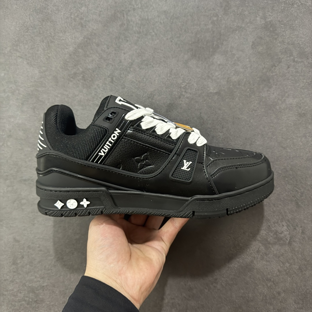 图片[2]-【GQ福利】LV Trainer 系列 经典低帮系带休闲运动百搭板鞋 原包装 原产高性价比 采用皮革鞋面材质 内里小羊皮打造及去味海玻璃脚垫，空胶工艺，外置耐磨橡胶大底 外贸客订回流 白菜价跑量 尺码：36-46-选品中心