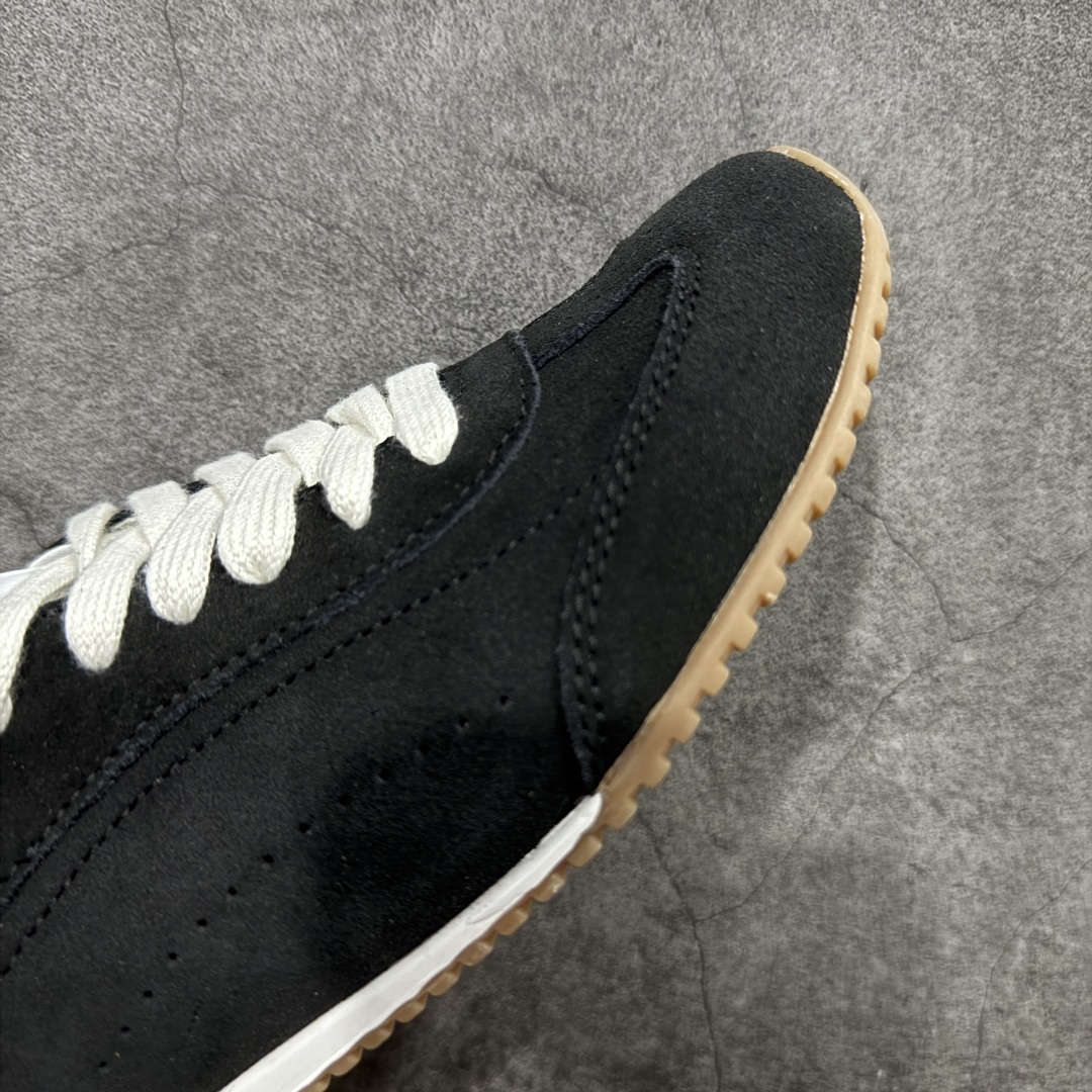 图片[6]-【Top版本】Alo yoga Sunset 舒适生活休闲鞋 原材料 版型完美 高品质 品牌故事Alo Yoga于2007年创立于洛杉矶，意在传播有意识的运动，同时激发人们的健康识与创造力。品牌的核心理念在于制作能够带来完美体验的瑜伽服饰与功能性单品，让有意识的运动融入并改变生活。Alo Yoga将其设计延伸到日常服饰概念，坚持不懈地捕捉当代时尚潮流，将品牌的运动美学理念、精致前卫的设计与舒适功能面料完美结合。与此同时，Alo Yoga的设计受到了时尚界人士与名人们的追捧，Talor Swift、Kendall Jenner等街拍照片中都曾出现品牌不同单品的身影。 尺码：36 – 45-选品中心