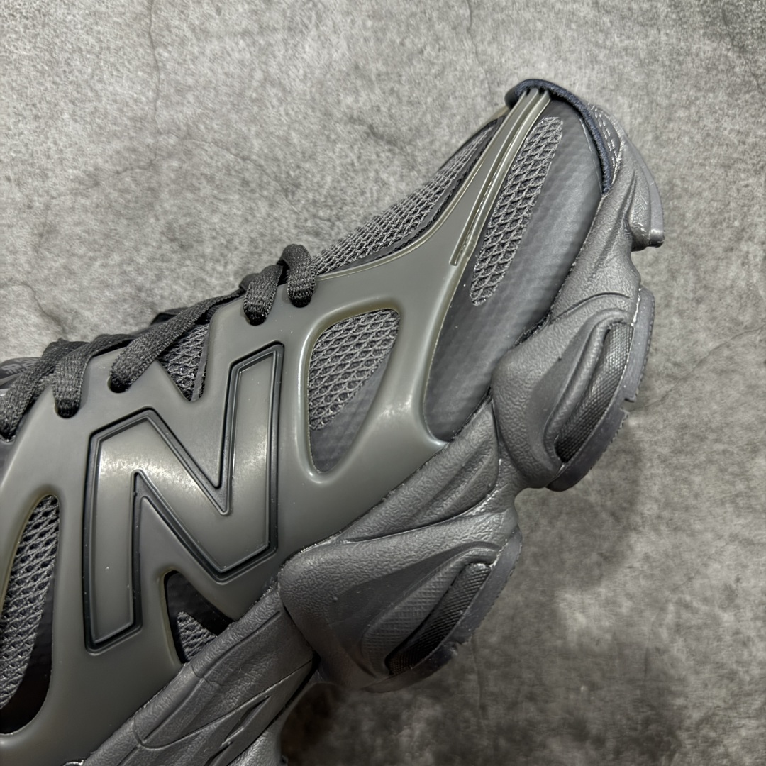 图片[6]-【纯原版】 New Balance NB9060 联名款 复古休闲运动慢跑鞋 灰色 U9060IAA 全套原楦原纸板原厂数据开发 进口三明治网面 原装进口翻毛皮料正确绒感卡色 正确中底拉帮中底网布细节 原厂标裁 带紫光防伪 定制后跟透明水晶模块 冲裁组合 大底贴合程度胶水上色把控完美 整洁度挑战全网艺术家 多道序QC把关品质完善 匠心打造 耗时两个月开发完成 工艺极其复杂难度可想而知 新开独立私模大底 全网唯一正确六层组合大底 高端零售专供产物 尺码：36 37 37.5 38 38.5 39 40 40.5 41 42 42.5 43 44 45 46.5-选品中心