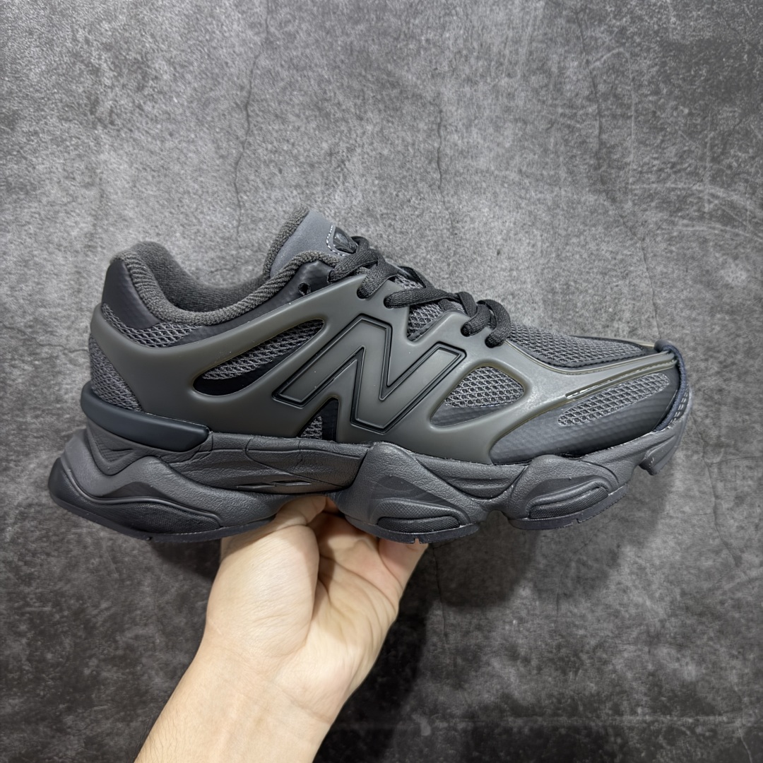 【纯原版】 New Balance NB9060 联名款 复古休闲运动慢跑鞋 灰色 U9060IAA 全套原楦原纸板原厂数据开发 进口三明治网面 原装进口翻毛皮料正确绒感卡色 正确中底拉帮中底网布细节 原厂标裁 带紫光防伪 定制后跟透明水晶模块 冲裁组合 大底贴合程度胶水上色把控完美 整洁度挑战全网艺术家 多道序QC把关品质完善 匠心打造 耗时两个月开发完成 工艺极其复杂难度可想而知 新开独立私模大底 全网唯一正确六层组合大底 高端零售专供产物 尺码：36 37 37.5 38 38.5 39 40 40.5 41 42 42.5 43 44 45 46.5-选品中心