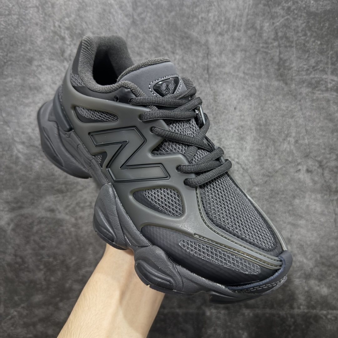 图片[3]-【纯原版】 New Balance NB9060 联名款 复古休闲运动慢跑鞋 灰色 U9060IAA 全套原楦原纸板原厂数据开发 进口三明治网面 原装进口翻毛皮料正确绒感卡色 正确中底拉帮中底网布细节 原厂标裁 带紫光防伪 定制后跟透明水晶模块 冲裁组合 大底贴合程度胶水上色把控完美 整洁度挑战全网艺术家 多道序QC把关品质完善 匠心打造 耗时两个月开发完成 工艺极其复杂难度可想而知 新开独立私模大底 全网唯一正确六层组合大底 高端零售专供产物 尺码：36 37 37.5 38 38.5 39 40 40.5 41 42 42.5 43 44 45 46.5-选品中心