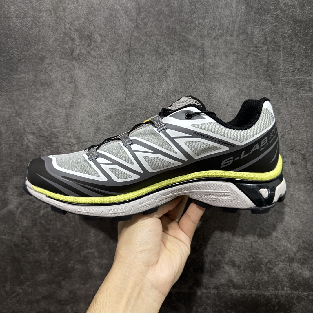图片[2]-【巅峰版】 Salomon XT-6 萨洛蒙复古潮流户外机能登山跑鞋 477390 纯原外贸平台特供订单 耗时半年巨作 全套原纸板楦头开发 原厂特供网布配套加持 确保原汁原味 完美呈现版型 原档数据独家私模五层组合大底 原装Ortholite轻量化鞋垫 中底布带钢印编号 原厂TPU锁扣 进口港宝加持 后跟自然饱满 还原公司包裹性 鞋面以“锯齿”状的包裹系统呈现 在基色底之下加入了各种色点缀 将公司的最新技术和时尚前卫的造型融入耐用的长跑款式中 鞋面由 TPU 薄膜制成 并焊接在高耐磨网眼上 使其既时尚又坚固 由 ACS底盘支撑 可增强稳定性和支撑力 以及由橡胶凸耳 Contragrip外底覆盖的 EVA 缓冲中底 旨在应对崎岖的地形 鞋舌上的彩色Salomon 标签、Quicklace 系统以及鞋头、鞋舌和鞋跟上的附加品牌使细节更加完美 让穿着者可以轻松驾驭户外与通勤下的任何运动生活场景 无缝鞋身户外随意纵横 颜值与脚感兼备 出街通勤 绝对非常吸睛 你值得拥有 尺码：36 36.5 37.5 38 38.5 39 40 40.5 41 42 42.5 43 44 44.5 45-选品中心