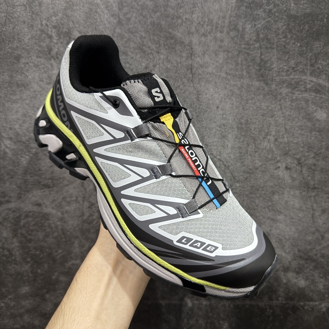 图片[3]-【巅峰版】 Salomon XT-6 萨洛蒙复古潮流户外机能登山跑鞋 477390 纯原外贸平台特供订单 耗时半年巨作 全套原纸板楦头开发 原厂特供网布配套加持 确保原汁原味 完美呈现版型 原档数据独家私模五层组合大底 原装Ortholite轻量化鞋垫 中底布带钢印编号 原厂TPU锁扣 进口港宝加持 后跟自然饱满 还原公司包裹性 鞋面以“锯齿”状的包裹系统呈现 在基色底之下加入了各种色点缀 将公司的最新技术和时尚前卫的造型融入耐用的长跑款式中 鞋面由 TPU 薄膜制成 并焊接在高耐磨网眼上 使其既时尚又坚固 由 ACS底盘支撑 可增强稳定性和支撑力 以及由橡胶凸耳 Contragrip外底覆盖的 EVA 缓冲中底 旨在应对崎岖的地形 鞋舌上的彩色Salomon 标签、Quicklace 系统以及鞋头、鞋舌和鞋跟上的附加品牌使细节更加完美 让穿着者可以轻松驾驭户外与通勤下的任何运动生活场景 无缝鞋身户外随意纵横 颜值与脚感兼备 出街通勤 绝对非常吸睛 你值得拥有 尺码：36 36.5 37.5 38 38.5 39 40 40.5 41 42 42.5 43 44 44.5 45-选品中心