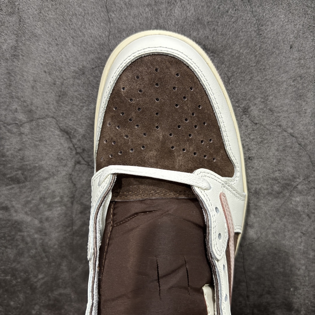 图片[5]-【原厂版】Air Jordan 1 x Travis Scott AJ1 x TS联名绿黑倒钩低帮 DZ4137-206 超级强悍品质 可对比市场各大纯原版本 专业aj大厂出品 对细节的把控毋庸置疑 材料也是用最接近原鞋的头层皮料 所有地方都没有做到减配 原厂鞋楦打造完美鞋型 整体鞋型以及后跟做的弧度做的非常好 鞋带为原厂打蜡鞋带 粗细程度同步原鞋 裁片清洁度到位 无明显瑕疵毛边 免修产品 正确针车 该重针 该有尖角的地方都有做到 鞋价格非常香 转手可闭眼卖高价 到手各位就知道货有多好 绝对秒杀一切同价格货品 尺码：36-47.5-选品中心