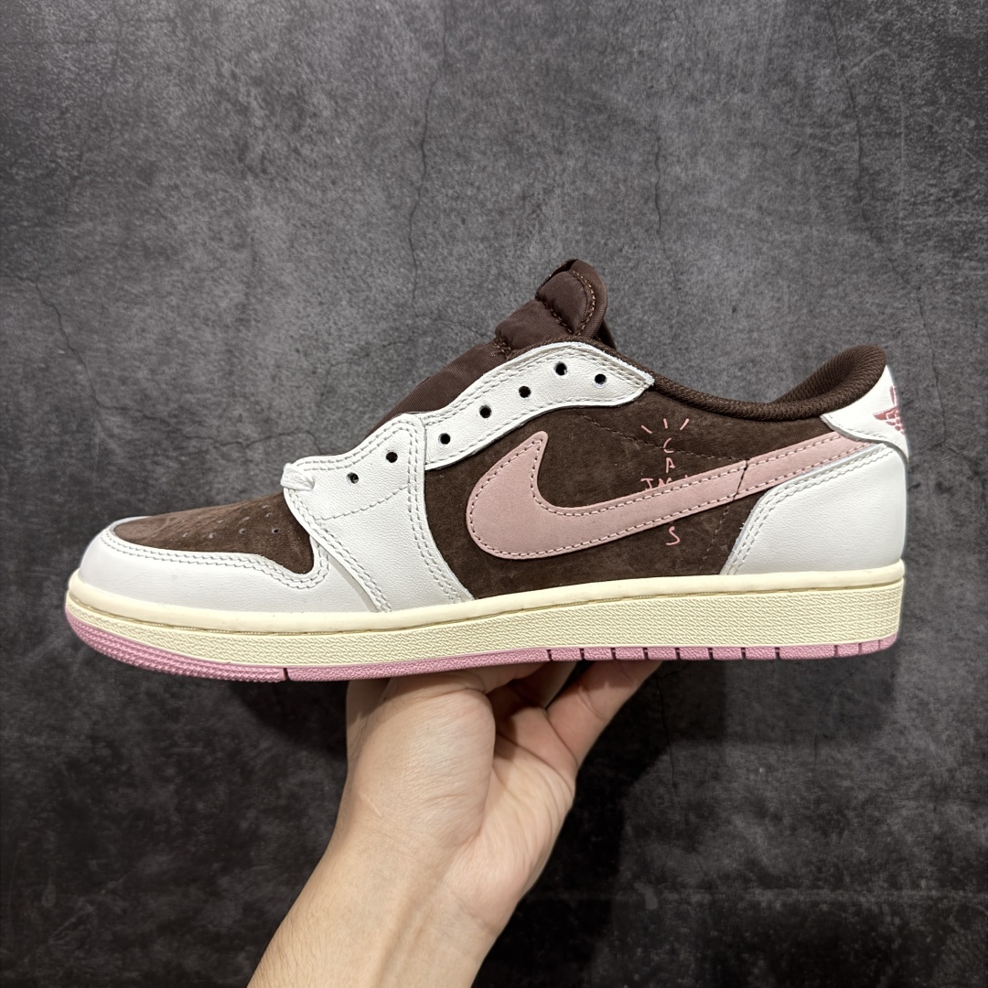 图片[2]-【原厂版】Air Jordan 1 x Travis Scott AJ1 x TS联名绿黑倒钩低帮 DZ4137-206 超级强悍品质 可对比市场各大纯原版本 专业aj大厂出品 对细节的把控毋庸置疑 材料也是用最接近原鞋的头层皮料 所有地方都没有做到减配 原厂鞋楦打造完美鞋型 整体鞋型以及后跟做的弧度做的非常好 鞋带为原厂打蜡鞋带 粗细程度同步原鞋 裁片清洁度到位 无明显瑕疵毛边 免修产品 正确针车 该重针 该有尖角的地方都有做到 鞋价格非常香 转手可闭眼卖高价 到手各位就知道货有多好 绝对秒杀一切同价格货品 尺码：36-47.5-选品中心