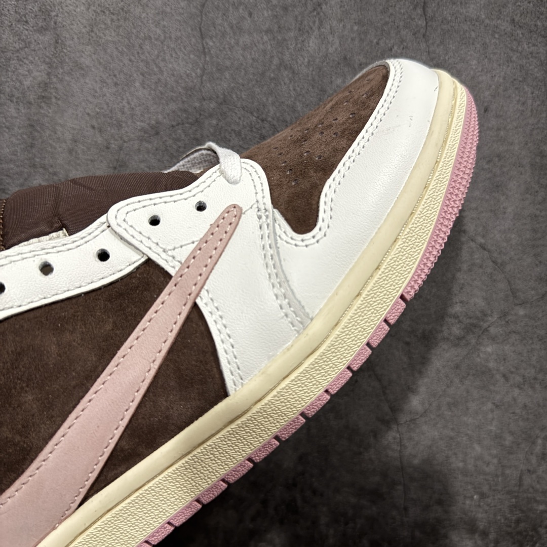 图片[6]-【原厂版】Air Jordan 1 x Travis Scott AJ1 x TS联名绿黑倒钩低帮 DZ4137-206 超级强悍品质 可对比市场各大纯原版本 专业aj大厂出品 对细节的把控毋庸置疑 材料也是用最接近原鞋的头层皮料 所有地方都没有做到减配 原厂鞋楦打造完美鞋型 整体鞋型以及后跟做的弧度做的非常好 鞋带为原厂打蜡鞋带 粗细程度同步原鞋 裁片清洁度到位 无明显瑕疵毛边 免修产品 正确针车 该重针 该有尖角的地方都有做到 鞋价格非常香 转手可闭眼卖高价 到手各位就知道货有多好 绝对秒杀一切同价格货品 尺码：36-47.5-选品中心