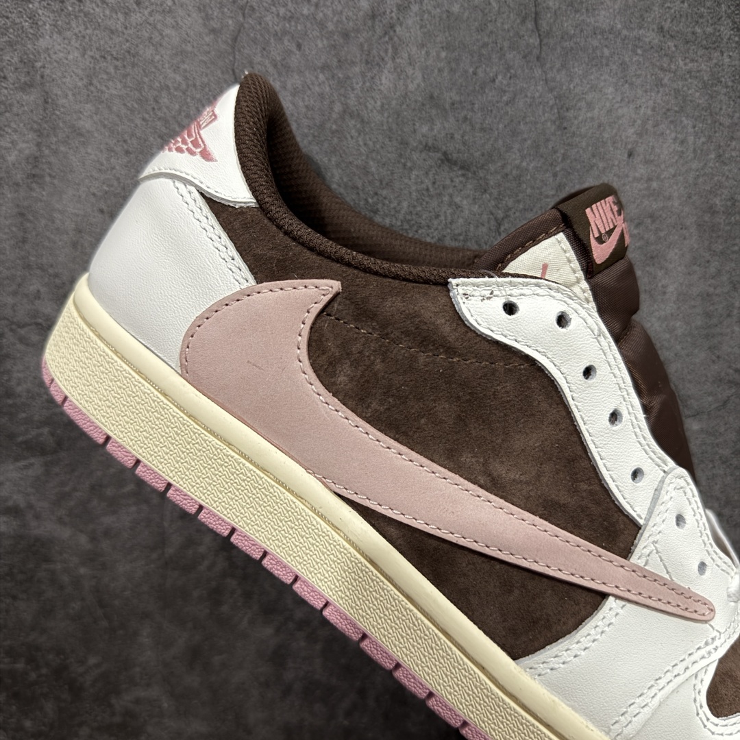 图片[7]-【原厂版】Air Jordan 1 x Travis Scott AJ1 x TS联名绿黑倒钩低帮 DZ4137-206 超级强悍品质 可对比市场各大纯原版本 专业aj大厂出品 对细节的把控毋庸置疑 材料也是用最接近原鞋的头层皮料 所有地方都没有做到减配 原厂鞋楦打造完美鞋型 整体鞋型以及后跟做的弧度做的非常好 鞋带为原厂打蜡鞋带 粗细程度同步原鞋 裁片清洁度到位 无明显瑕疵毛边 免修产品 正确针车 该重针 该有尖角的地方都有做到 鞋价格非常香 转手可闭眼卖高价 到手各位就知道货有多好 绝对秒杀一切同价格货品 尺码：36-47.5-选品中心