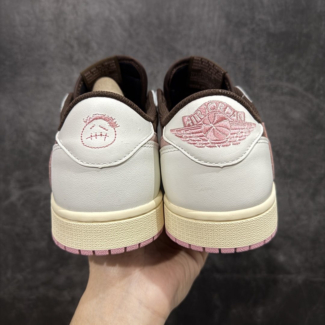 图片[4]-【原厂版】Air Jordan 1 x Travis Scott AJ1 x TS联名绿黑倒钩低帮 DZ4137-206 超级强悍品质 可对比市场各大纯原版本 专业aj大厂出品 对细节的把控毋庸置疑 材料也是用最接近原鞋的头层皮料 所有地方都没有做到减配 原厂鞋楦打造完美鞋型 整体鞋型以及后跟做的弧度做的非常好 鞋带为原厂打蜡鞋带 粗细程度同步原鞋 裁片清洁度到位 无明显瑕疵毛边 免修产品 正确针车 该重针 该有尖角的地方都有做到 鞋价格非常香 转手可闭眼卖高价 到手各位就知道货有多好 绝对秒杀一切同价格货品 尺码：36-47.5-选品中心