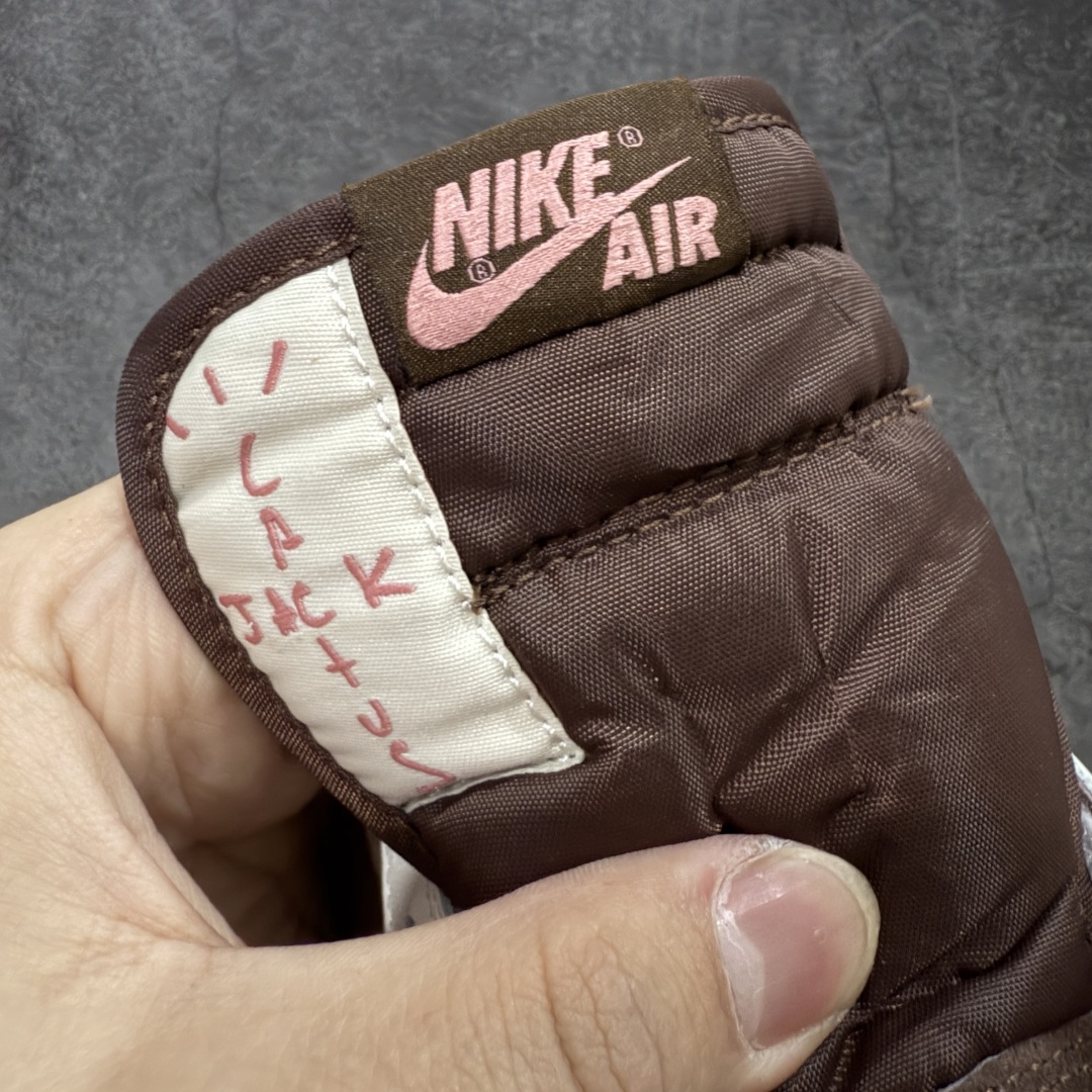 图片[6]-【原厂版】Air Jordan 1 x Travis Scott AJ1 x TS联名绿黑倒钩低帮 DZ4137-206 超级强悍品质 可对比市场各大纯原版本 专业aj大厂出品 对细节的把控毋庸置疑 材料也是用最接近原鞋的头层皮料 所有地方都没有做到减配 原厂鞋楦打造完美鞋型 整体鞋型以及后跟做的弧度做的非常好 鞋带为原厂打蜡鞋带 粗细程度同步原鞋 裁片清洁度到位 无明显瑕疵毛边 免修产品 正确针车 该重针 该有尖角的地方都有做到 鞋价格非常香 转手可闭眼卖高价 到手各位就知道货有多好 绝对秒杀一切同价格货品 尺码：36-47.5-选品中心