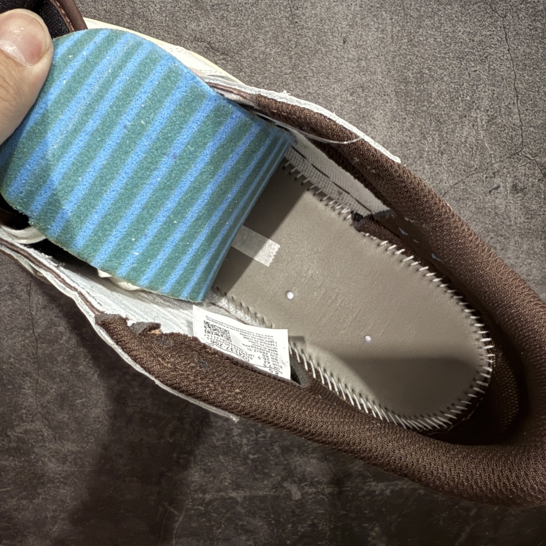 图片[8]-【原厂版】Air Jordan 1 x Travis Scott AJ1 x TS联名绿黑倒钩低帮 DZ4137-206 超级强悍品质 可对比市场各大纯原版本 专业aj大厂出品 对细节的把控毋庸置疑 材料也是用最接近原鞋的头层皮料 所有地方都没有做到减配 原厂鞋楦打造完美鞋型 整体鞋型以及后跟做的弧度做的非常好 鞋带为原厂打蜡鞋带 粗细程度同步原鞋 裁片清洁度到位 无明显瑕疵毛边 免修产品 正确针车 该重针 该有尖角的地方都有做到 鞋价格非常香 转手可闭眼卖高价 到手各位就知道货有多好 绝对秒杀一切同价格货品 尺码：36-47.5-选品中心