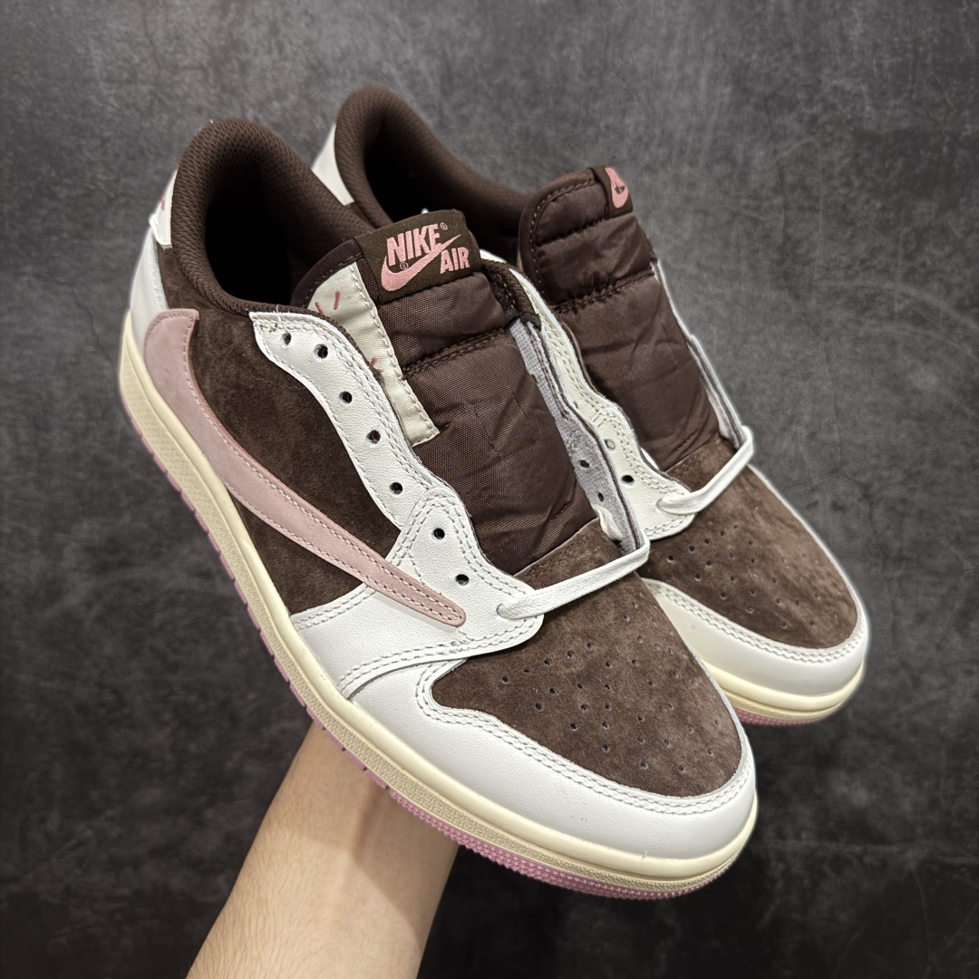 【原厂版】Air Jordan 1 x Travis Scott AJ1 x TS联名绿黑倒钩低帮 DZ4137-206 超级强悍品质 可对比市场各大纯原版本 专业aj大厂出品 对细节的把控毋庸置疑 材料也是用最接近原鞋的头层皮料 所有地方都没有做到减配 原厂鞋楦打造完美鞋型 整体鞋型以及后跟做的弧度做的非常好 鞋带为原厂打蜡鞋带 粗细程度同步原鞋 裁片清洁度到位 无明显瑕疵毛边 免修产品 正确针车 该重针 该有尖角的地方都有做到 鞋价格非常香 转手可闭眼卖高价 到手各位就知道货有多好 绝对秒杀一切同价格货品 尺码：36-47.5-选品中心