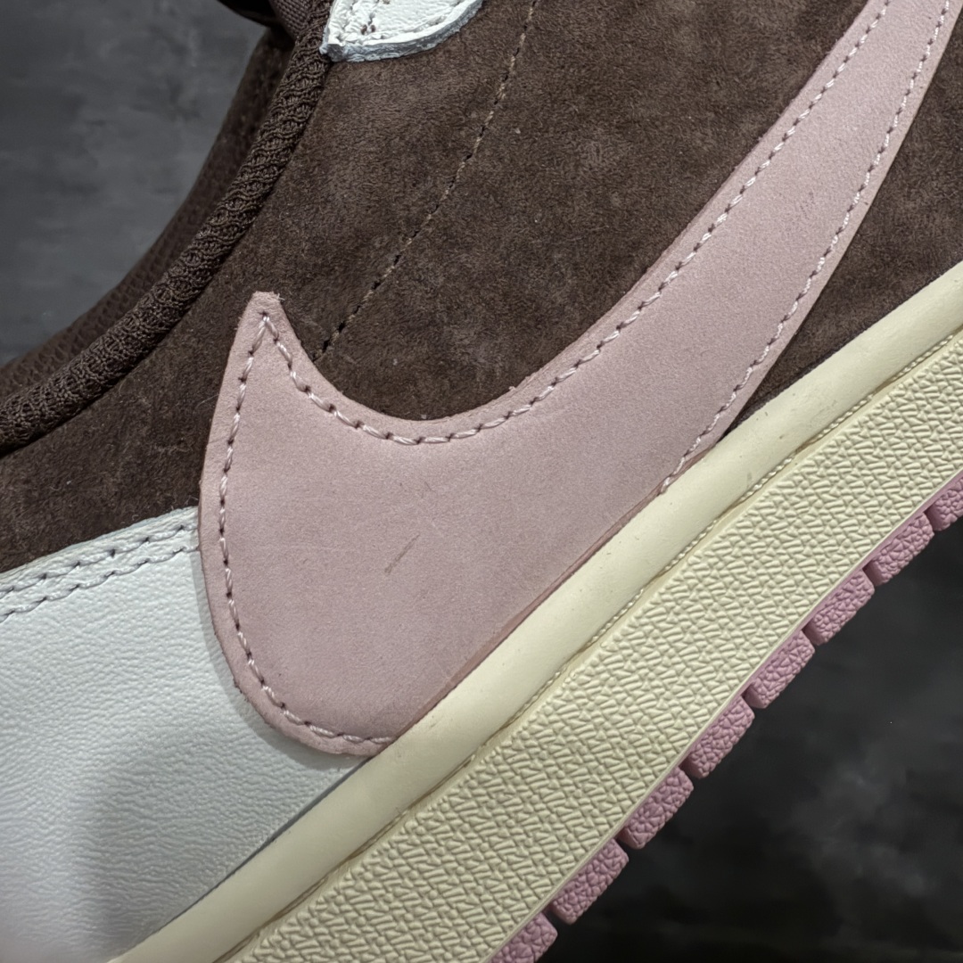 图片[3]-【原厂版】Air Jordan 1 x Travis Scott AJ1 x TS联名绿黑倒钩低帮 DZ4137-206 超级强悍品质 可对比市场各大纯原版本 专业aj大厂出品 对细节的把控毋庸置疑 材料也是用最接近原鞋的头层皮料 所有地方都没有做到减配 原厂鞋楦打造完美鞋型 整体鞋型以及后跟做的弧度做的非常好 鞋带为原厂打蜡鞋带 粗细程度同步原鞋 裁片清洁度到位 无明显瑕疵毛边 免修产品 正确针车 该重针 该有尖角的地方都有做到 鞋价格非常香 转手可闭眼卖高价 到手各位就知道货有多好 绝对秒杀一切同价格货品 尺码：36-47.5-选品中心