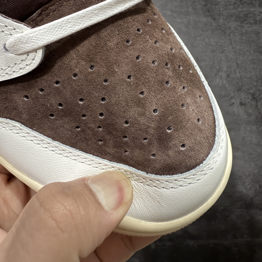 图片[5]-【原厂版】Air Jordan 1 x Travis Scott AJ1 x TS联名绿黑倒钩低帮 DZ4137-206 超级强悍品质 可对比市场各大纯原版本 专业aj大厂出品 对细节的把控毋庸置疑 材料也是用最接近原鞋的头层皮料 所有地方都没有做到减配 原厂鞋楦打造完美鞋型 整体鞋型以及后跟做的弧度做的非常好 鞋带为原厂打蜡鞋带 粗细程度同步原鞋 裁片清洁度到位 无明显瑕疵毛边 免修产品 正确针车 该重针 该有尖角的地方都有做到 鞋价格非常香 转手可闭眼卖高价 到手各位就知道货有多好 绝对秒杀一切同价格货品 尺码：36-47.5-选品中心