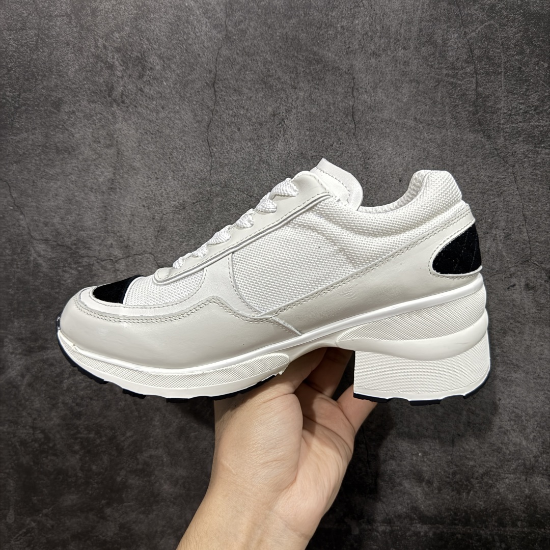 图片[2]-【莞顶礼盒版】CHANEL香奈儿25K 高跟运动鞋 全套官方统一礼盒顶级包装‼️ 拼色熊猫鞋必备爆款超级耐看，粗跟稳步增高 跟高4公分 秒变大长腿🦵 #运动休闲鞋 #老爹鞋 #厚底休闲鞋 #小香 #情侣老爹鞋 #休闲鞋穿搭 #香奈儿鞋 #chanel鞋 #运动鞋 #熊猫鞋 采用鞋面进口拼色小牛皮 内里进口透气网 大底采用TPU耐磨 颜色：黑色 白色 尺码：35 36 37 38 39 40-选品中心