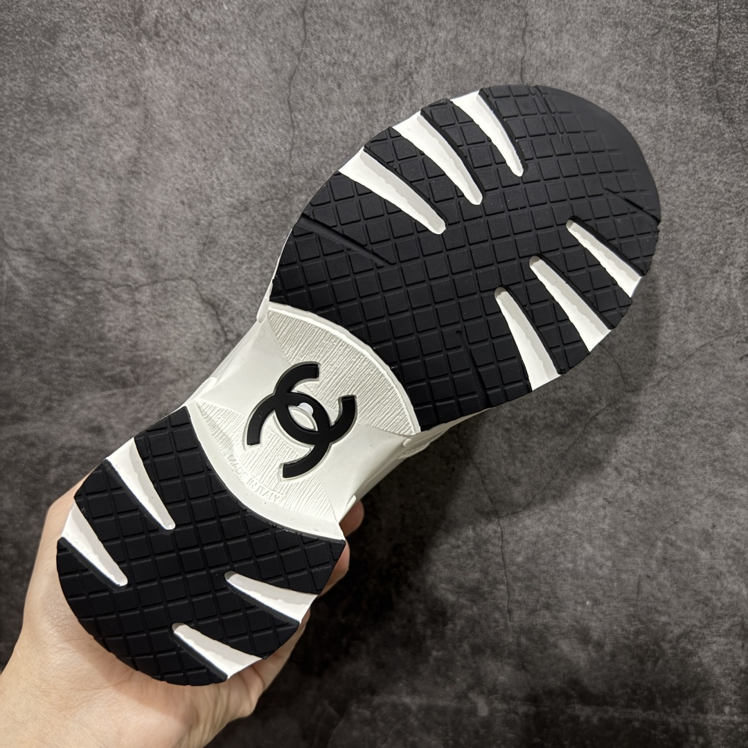 图片[9]-【莞顶礼盒版】CHANEL香奈儿25K 高跟运动鞋 全套官方统一礼盒顶级包装‼️ 拼色熊猫鞋必备爆款超级耐看，粗跟稳步增高 跟高4公分 秒变大长腿🦵 #运动休闲鞋 #老爹鞋 #厚底休闲鞋 #小香 #情侣老爹鞋 #休闲鞋穿搭 #香奈儿鞋 #chanel鞋 #运动鞋 #熊猫鞋 采用鞋面进口拼色小牛皮 内里进口透气网 大底采用TPU耐磨 颜色：黑色 白色 尺码：35 36 37 38 39 40-选品中心