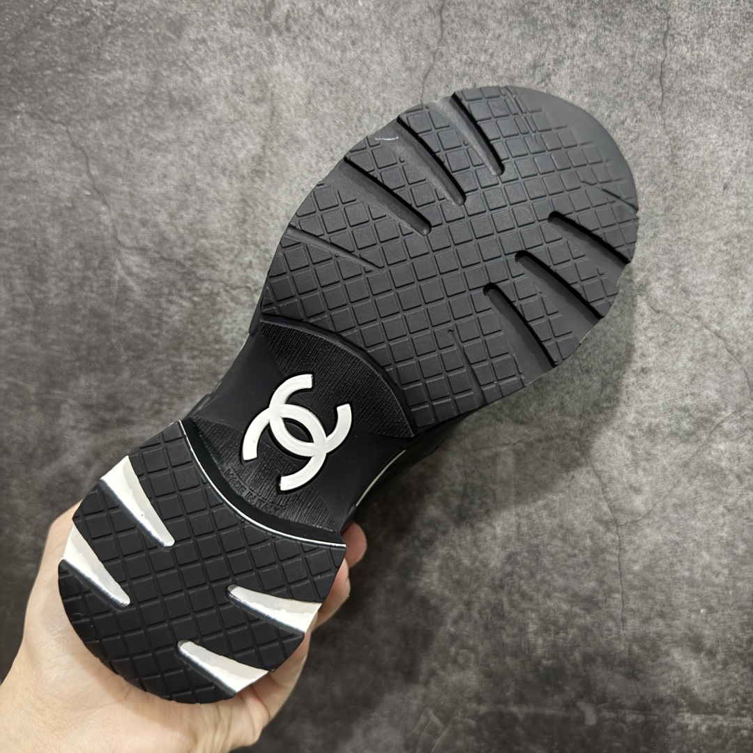 图片[9]-【莞顶礼盒版】CHANEL香奈儿25K 高跟运动鞋 全套官方统一礼盒顶级包装‼️ 拼色熊猫鞋必备爆款超级耐看，粗跟稳步增高 跟高4公分 秒变大长腿🦵 #运动休闲鞋 #老爹鞋 #厚底休闲鞋 #小香 #情侣老爹鞋 #休闲鞋穿搭 #香奈儿鞋 #chanel鞋 #运动鞋 #熊猫鞋 采用鞋面进口拼色小牛皮 内里进口透气网 大底采用TPU耐磨 颜色：黑色 白色 尺码：35 36 37 38 39 40-选品中心