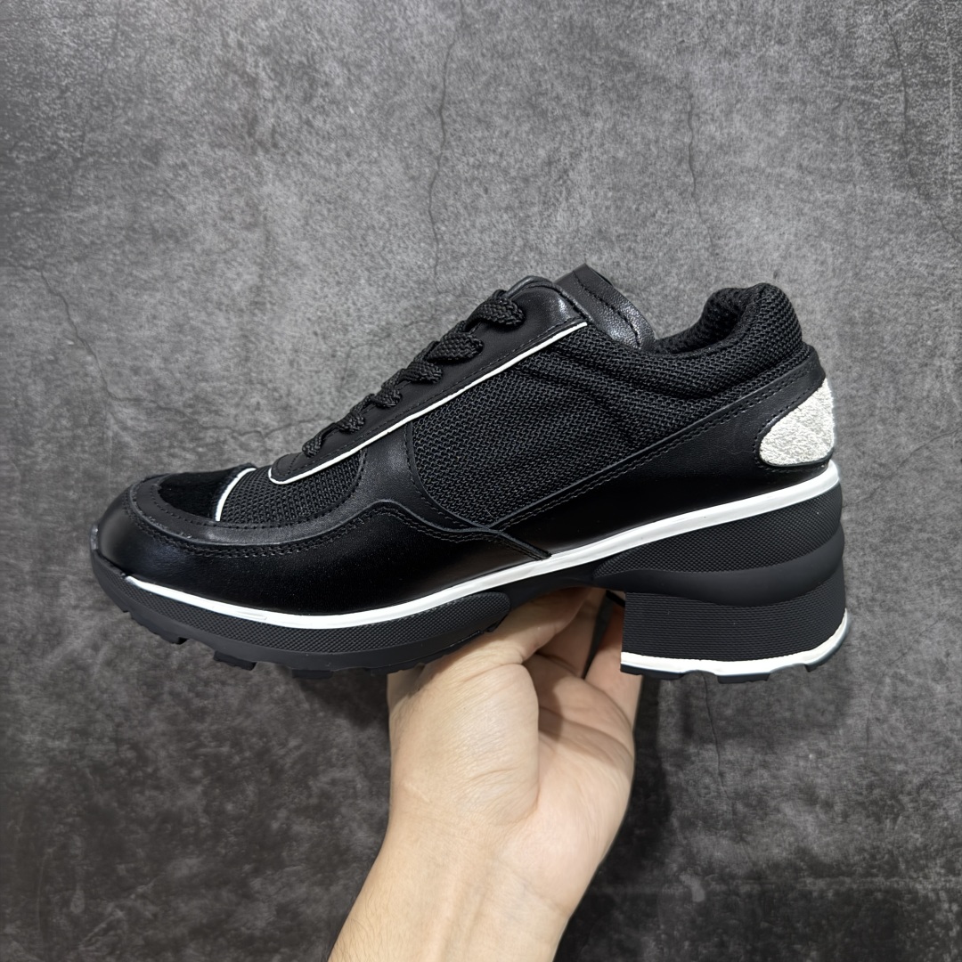 图片[2]-【莞顶礼盒版】CHANEL香奈儿25K 高跟运动鞋 全套官方统一礼盒顶级包装‼️ 拼色熊猫鞋必备爆款超级耐看，粗跟稳步增高 跟高4公分 秒变大长腿🦵 #运动休闲鞋 #老爹鞋 #厚底休闲鞋 #小香 #情侣老爹鞋 #休闲鞋穿搭 #香奈儿鞋 #chanel鞋 #运动鞋 #熊猫鞋 采用鞋面进口拼色小牛皮 内里进口透气网 大底采用TPU耐磨 颜色：黑色 白色 尺码：35 36 37 38 39 40-选品中心