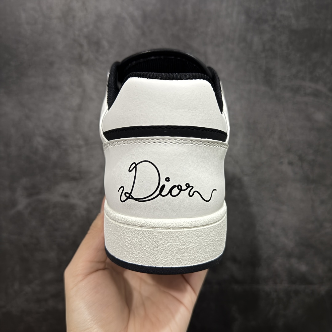 图片[4]-【莞产礼盒版】2025s Dior迪奥B27系列市面顶级版本出货‼ 全新礼盒包装版本 市面为数不多的“真正原鞋拆解开发”选材耗时就半个多月 进口原厂皮料 无色差细节拉满 敢与AJ大迪奥相媲美，由意大利工坊匠心打造，黄俊捷、林一等各大明星、网红博主争先上脚且全国各大专柜一鞋难求💥鞋面牛皮拼接D印花LOGO✔内里进口网布、TPU大底以别具一格的立体效果，展现摩登优雅格调，高街潮流搭配必备潮品。 码数39-45-选品中心