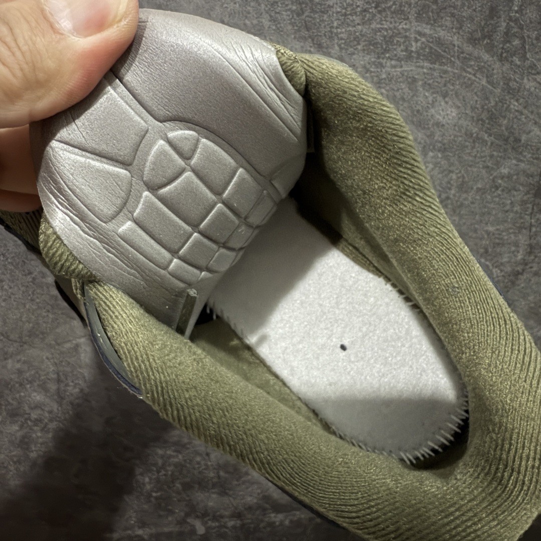 图片[9]-【顶级芯片版】Nike Air Max 90 舒适 复古 合成革减震防滑透气 低帮 休闲跑步鞋 HQ3828-200 鞋舌标可扫码 海外欧州过验版 原纸版原楦头 顶级90款问市 开发数月 原版开发 多道QC质检 鞋型完美复刻 原厂级别工艺 正确色卡 正确气垫蓝光 正确大底 独家私模 采用进口头层牛皮拼接 定位高端市场 行业标杆工艺 尺码：40 40.5 41 42 42.5 43 44 44.5 45 46-选品中心